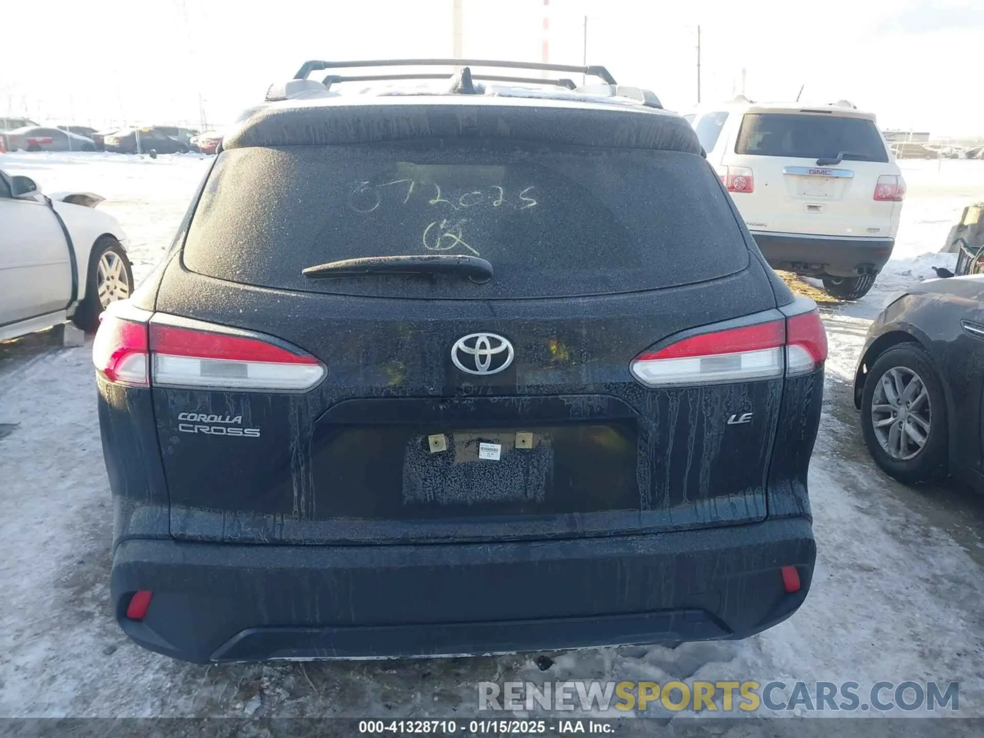 17 fotografías del automóvil dañado 7MUCAAAGXPV072025 TOYOTA COROLLA CROSS 2023
