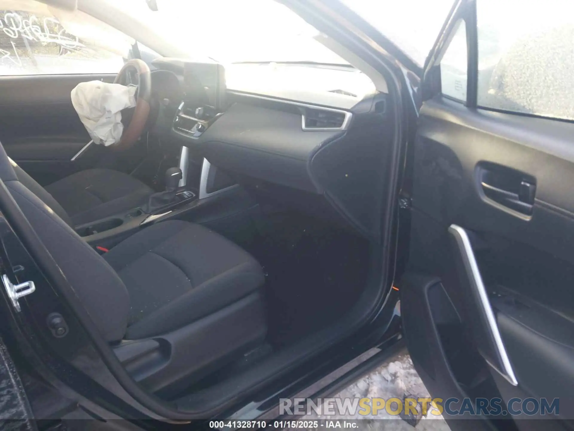 5 fotografías del automóvil dañado 7MUCAAAGXPV072025 TOYOTA COROLLA CROSS 2023