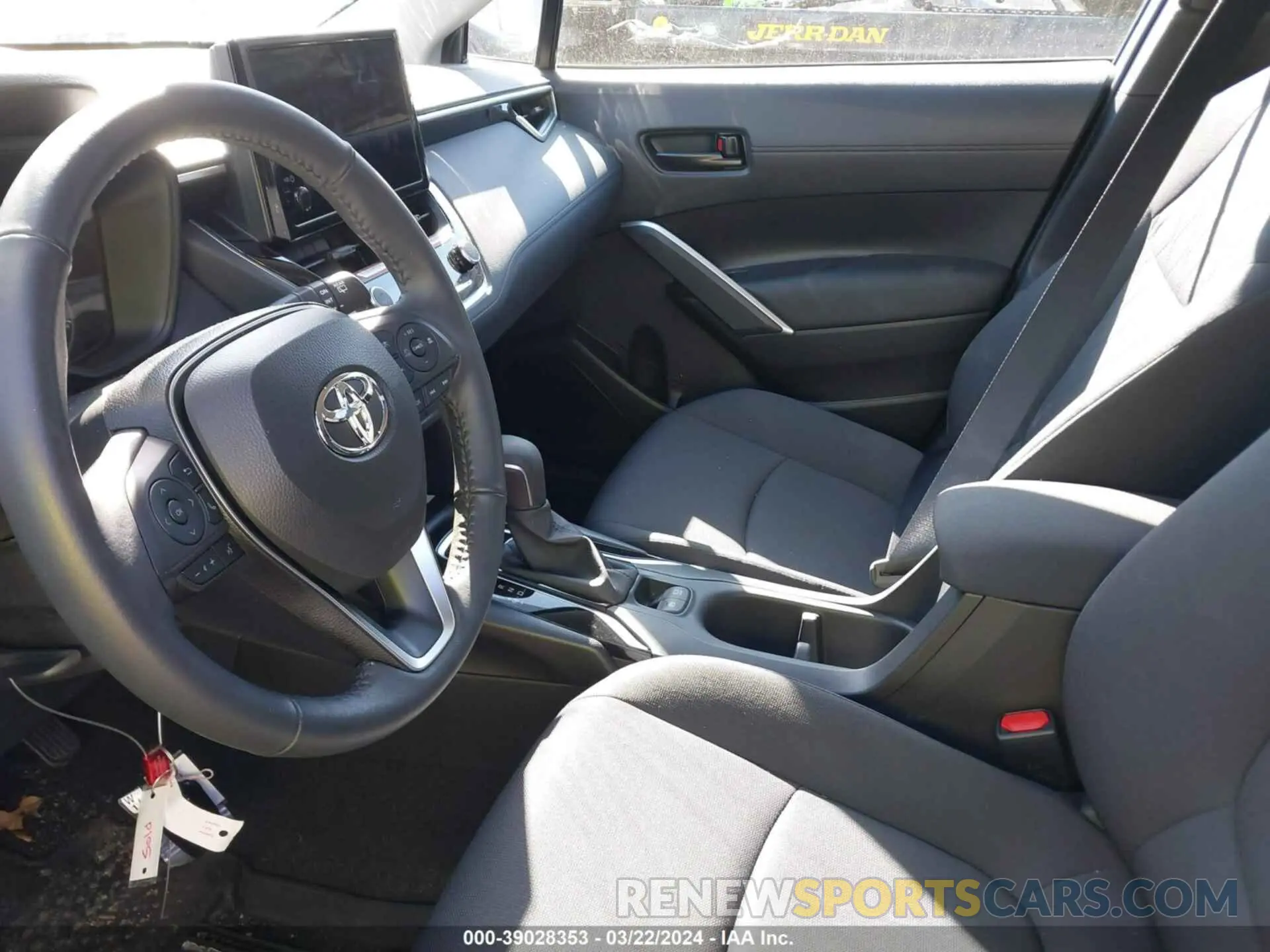 5 fotografías del automóvil dañado 7MUCAABG6PV065071 TOYOTA COROLLA CROSS 2023