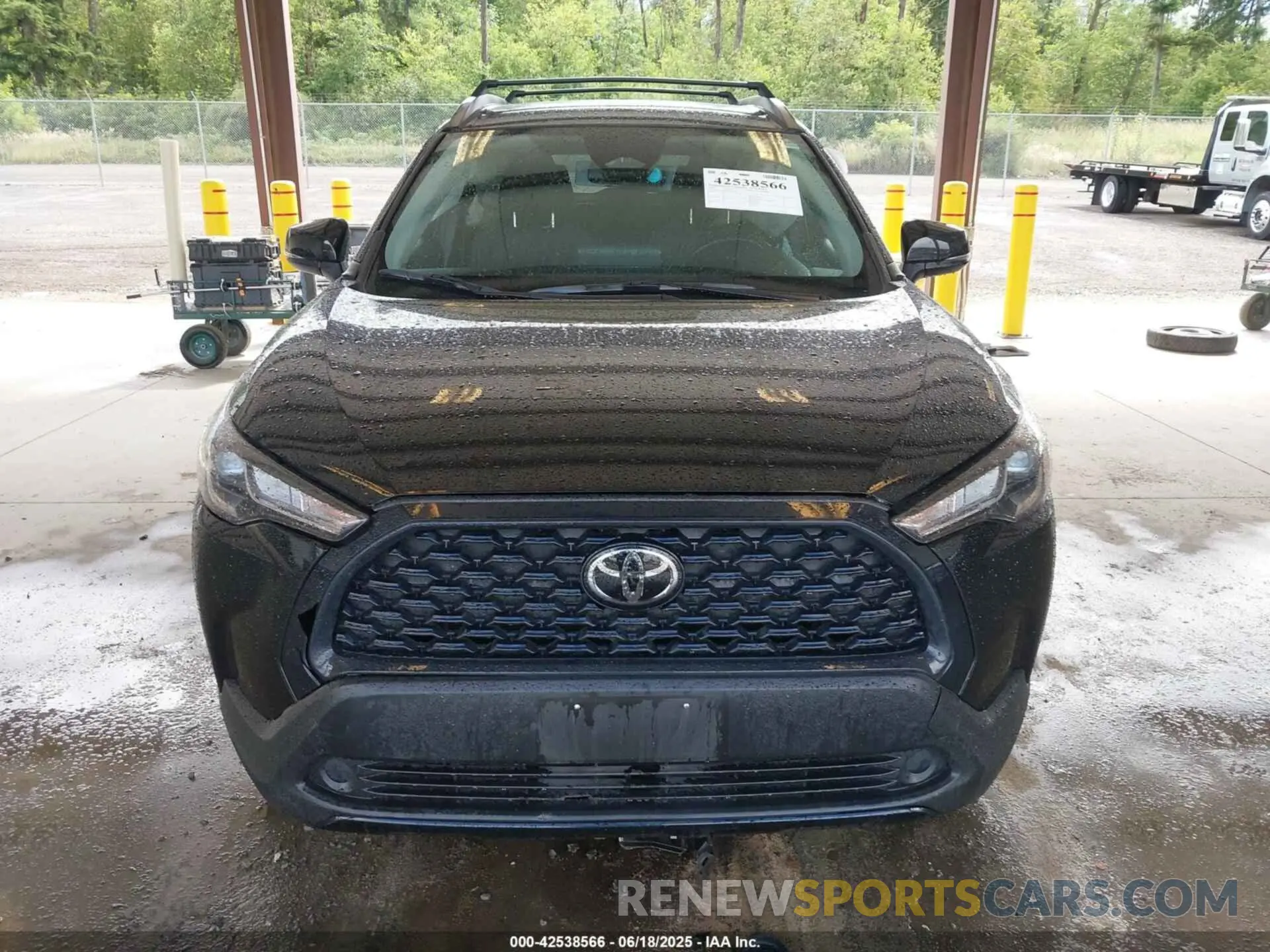 12 fotografías del automóvil dañado 7MUCAABG9PV051438 TOYOTA COROLLA CROSS 2023