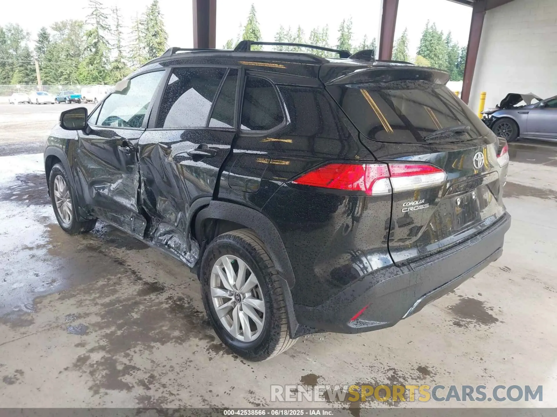 3 fotografías del automóvil dañado 7MUCAABG9PV051438 TOYOTA COROLLA CROSS 2023