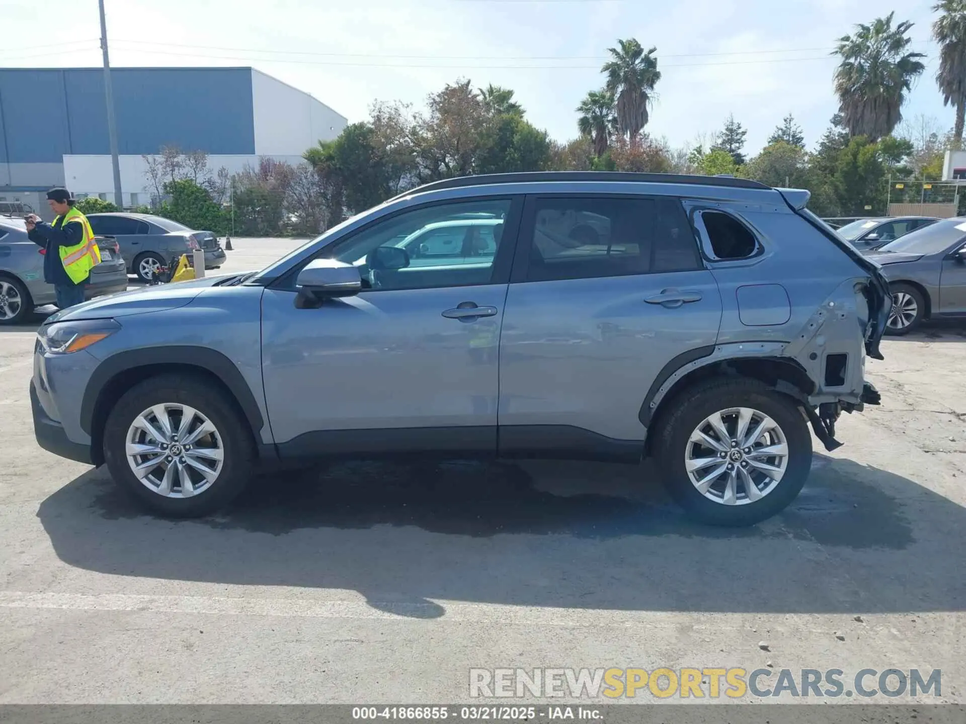 15 fotografías del automóvil dañado 7MUCAABGXPV067504 TOYOTA COROLLA CROSS 2023