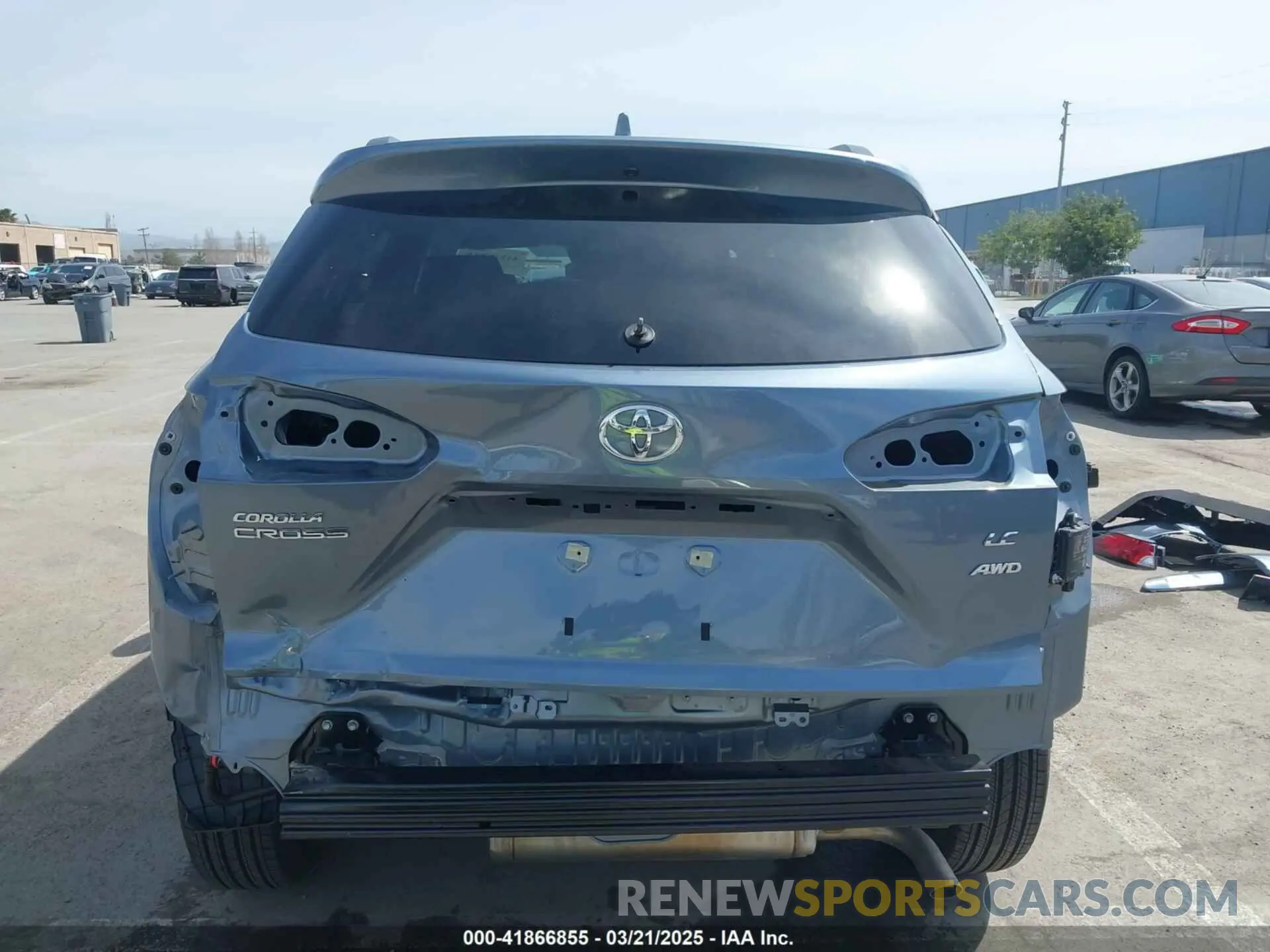 17 fotografías del automóvil dañado 7MUCAABGXPV067504 TOYOTA COROLLA CROSS 2023