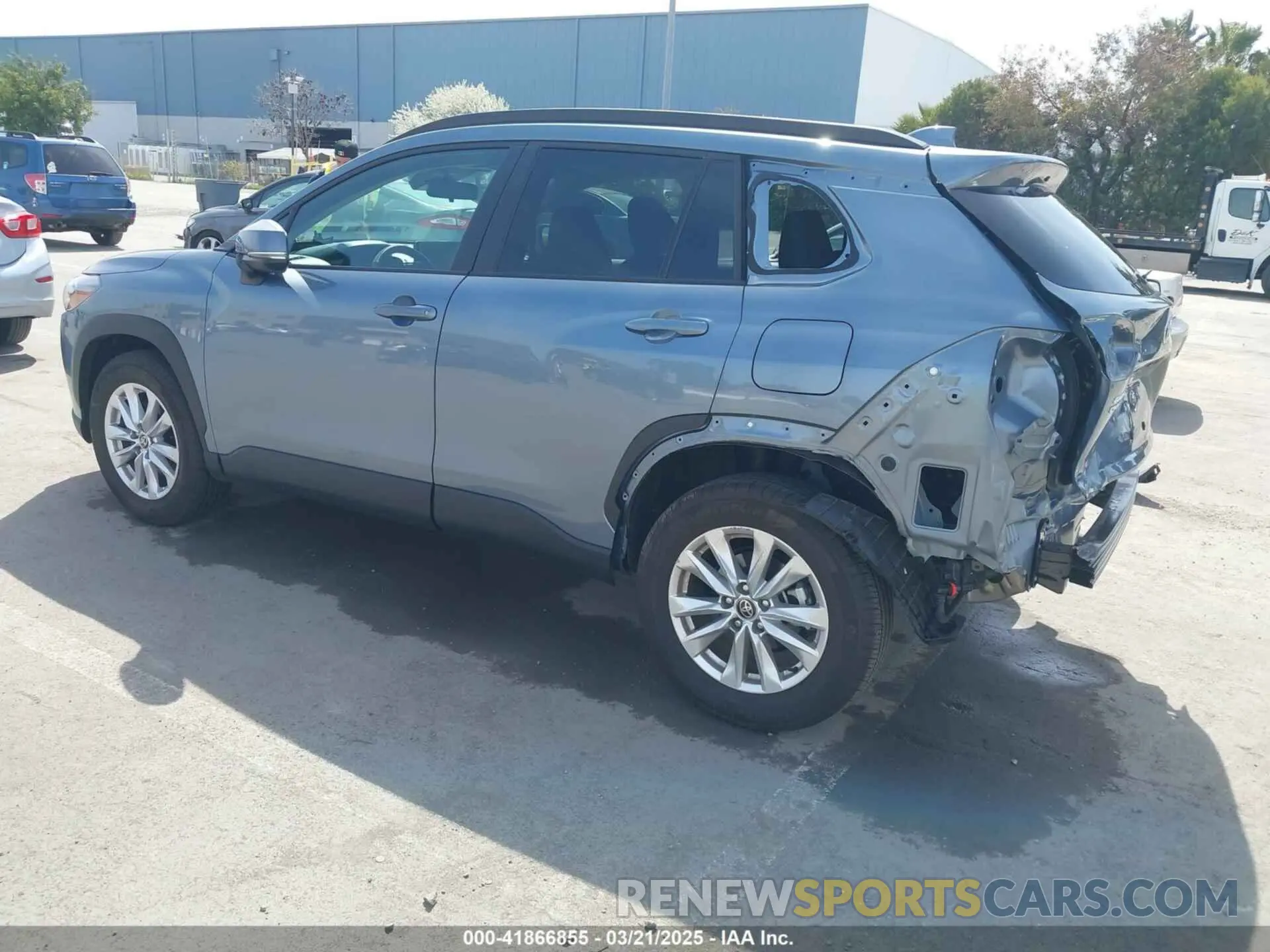 3 fotografías del automóvil dañado 7MUCAABGXPV067504 TOYOTA COROLLA CROSS 2023