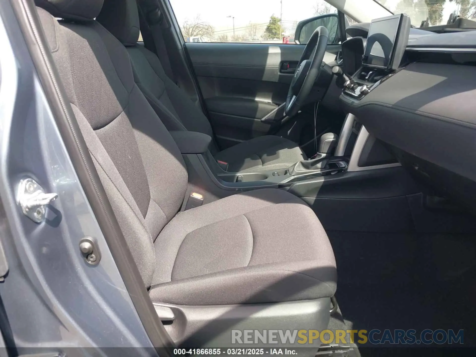 5 fotografías del automóvil dañado 7MUCAABGXPV067504 TOYOTA COROLLA CROSS 2023