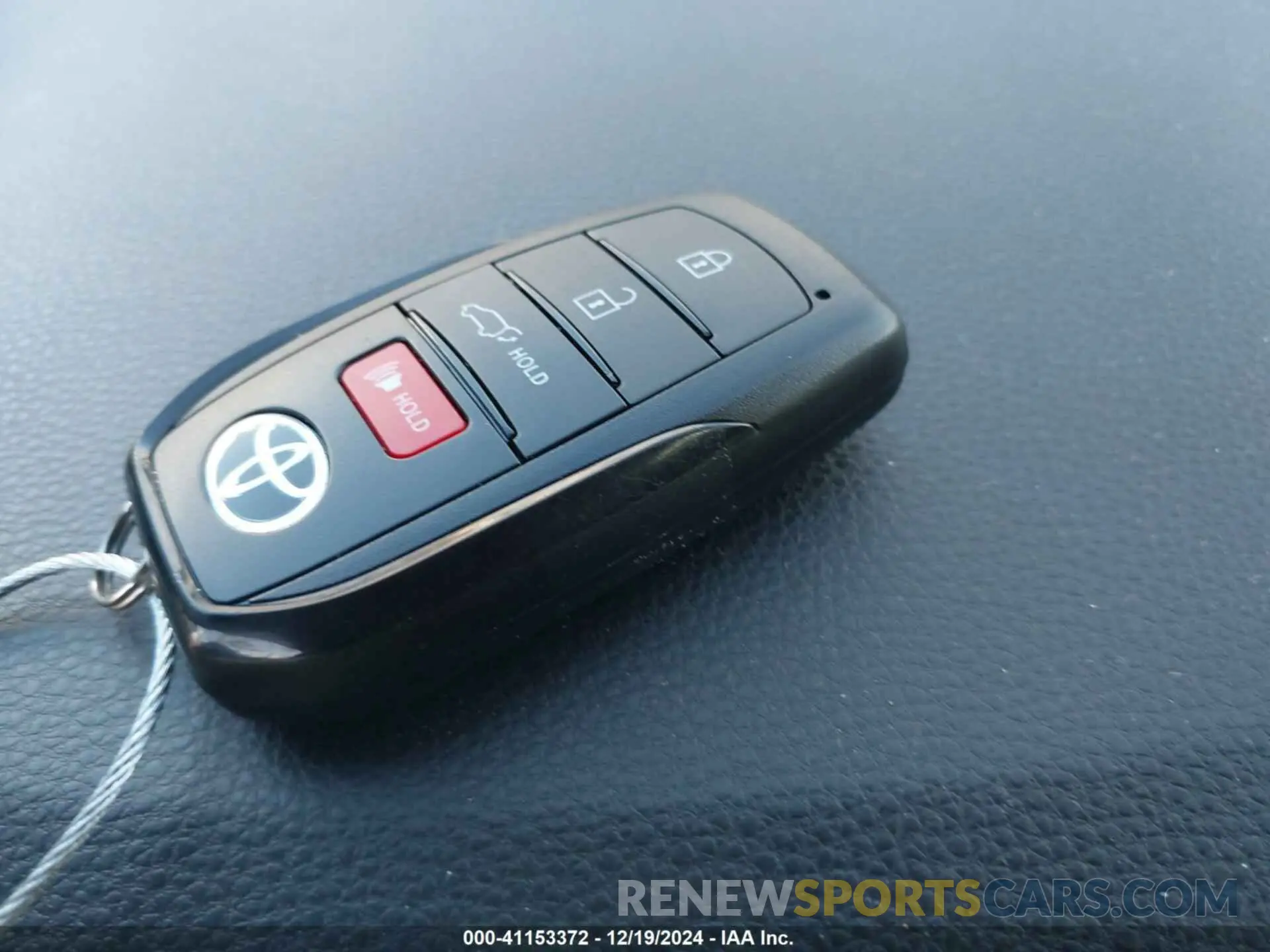 11 fotografías del automóvil dañado 7MUDAAAG0PV068103 TOYOTA COROLLA CROSS 2023