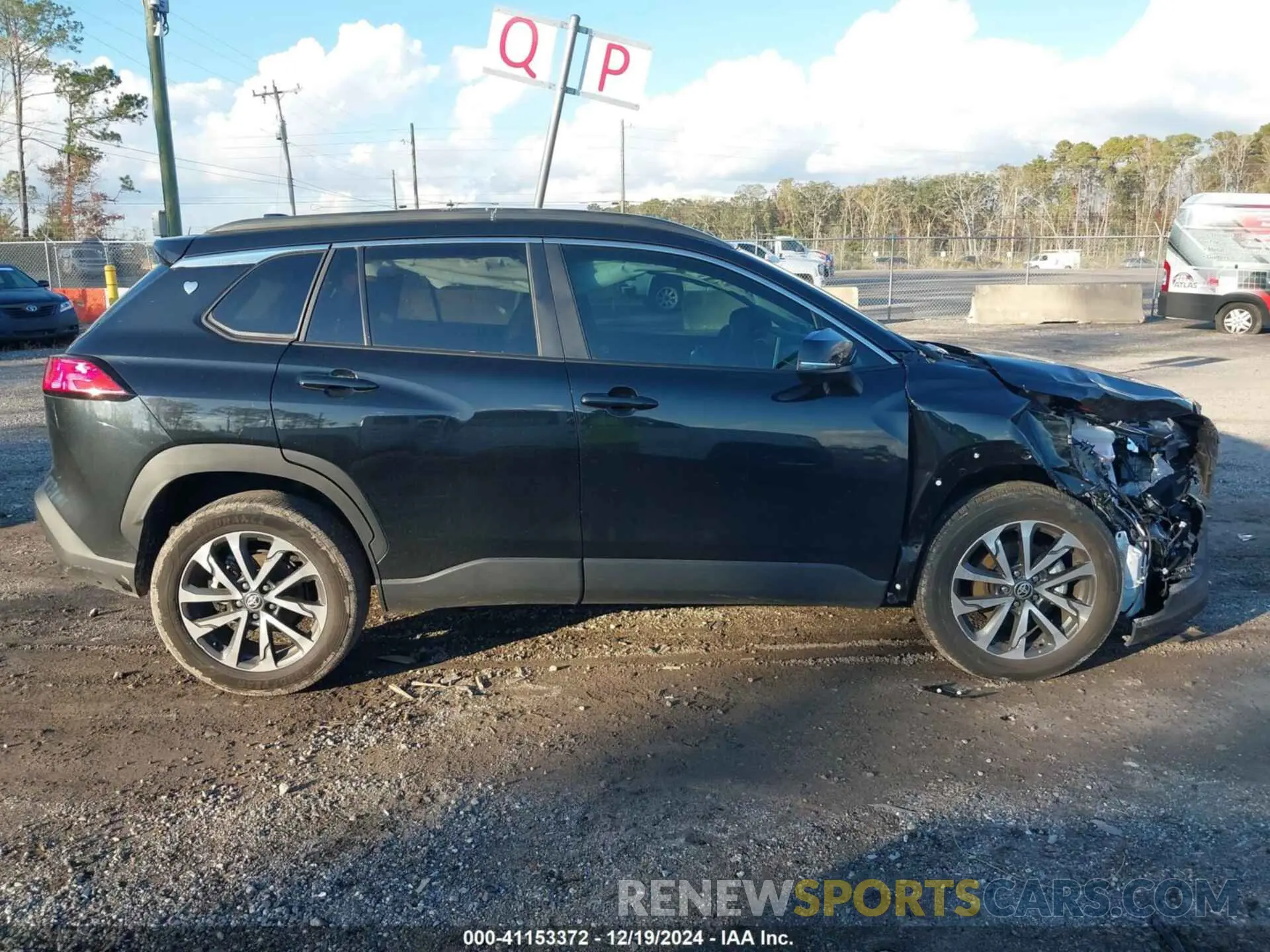 13 fotografías del automóvil dañado 7MUDAAAG0PV068103 TOYOTA COROLLA CROSS 2023