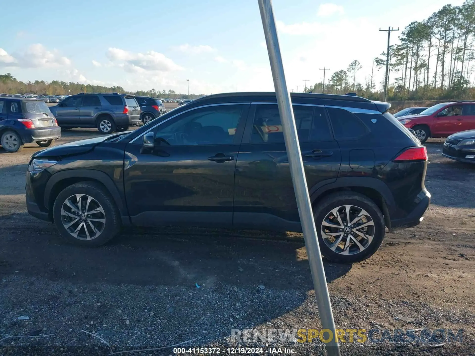14 fotografías del automóvil dañado 7MUDAAAG0PV068103 TOYOTA COROLLA CROSS 2023