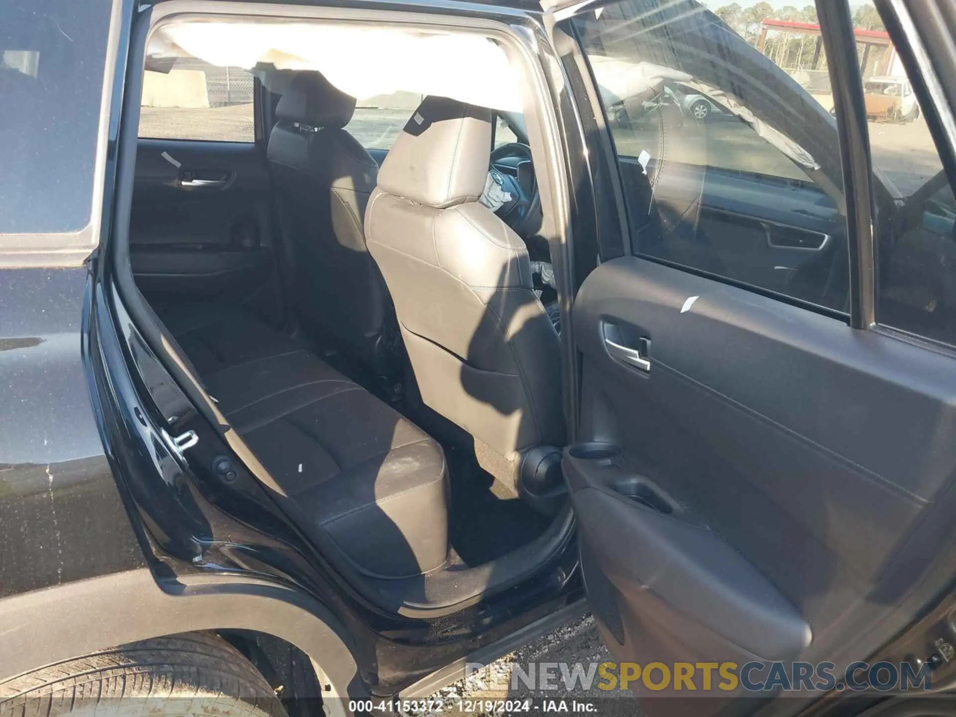 8 fotografías del automóvil dañado 7MUDAAAG0PV068103 TOYOTA COROLLA CROSS 2023