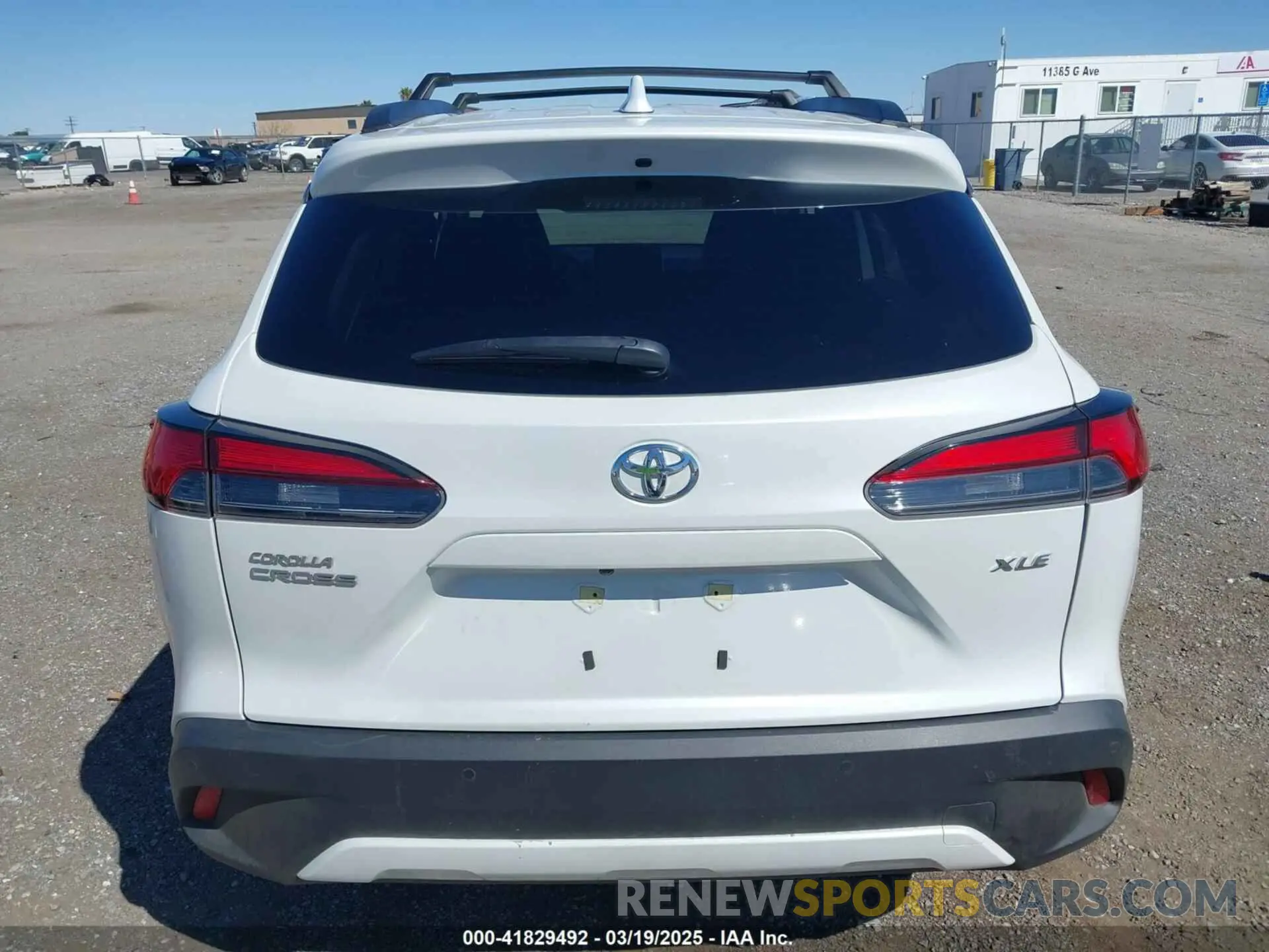 17 fotografías del automóvil dañado 7MUDAAAG2PV067812 TOYOTA COROLLA CROSS 2023