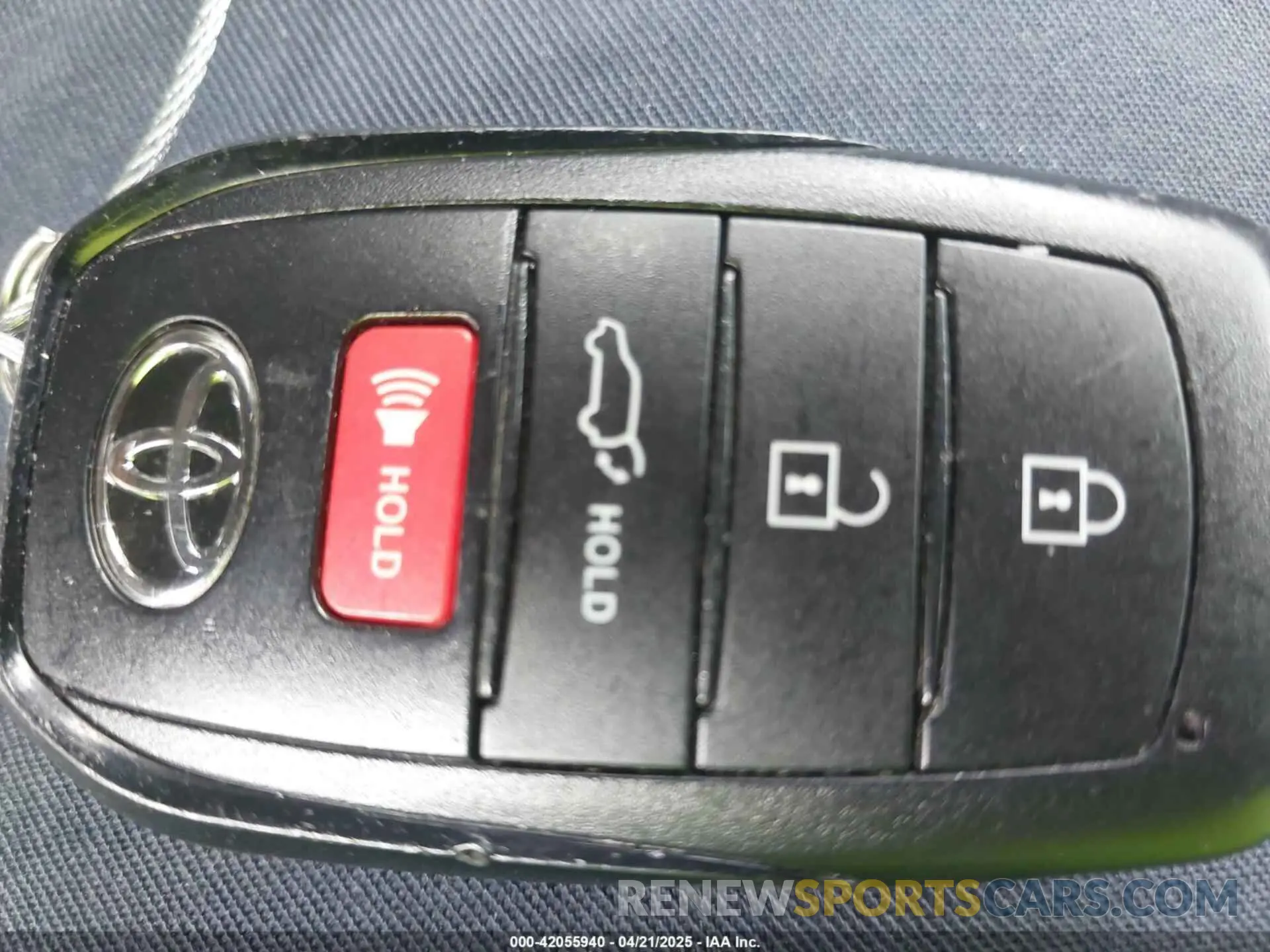 11 fotografías del automóvil dañado 7MUDAAAG2PV070046 TOYOTA COROLLA CROSS 2023