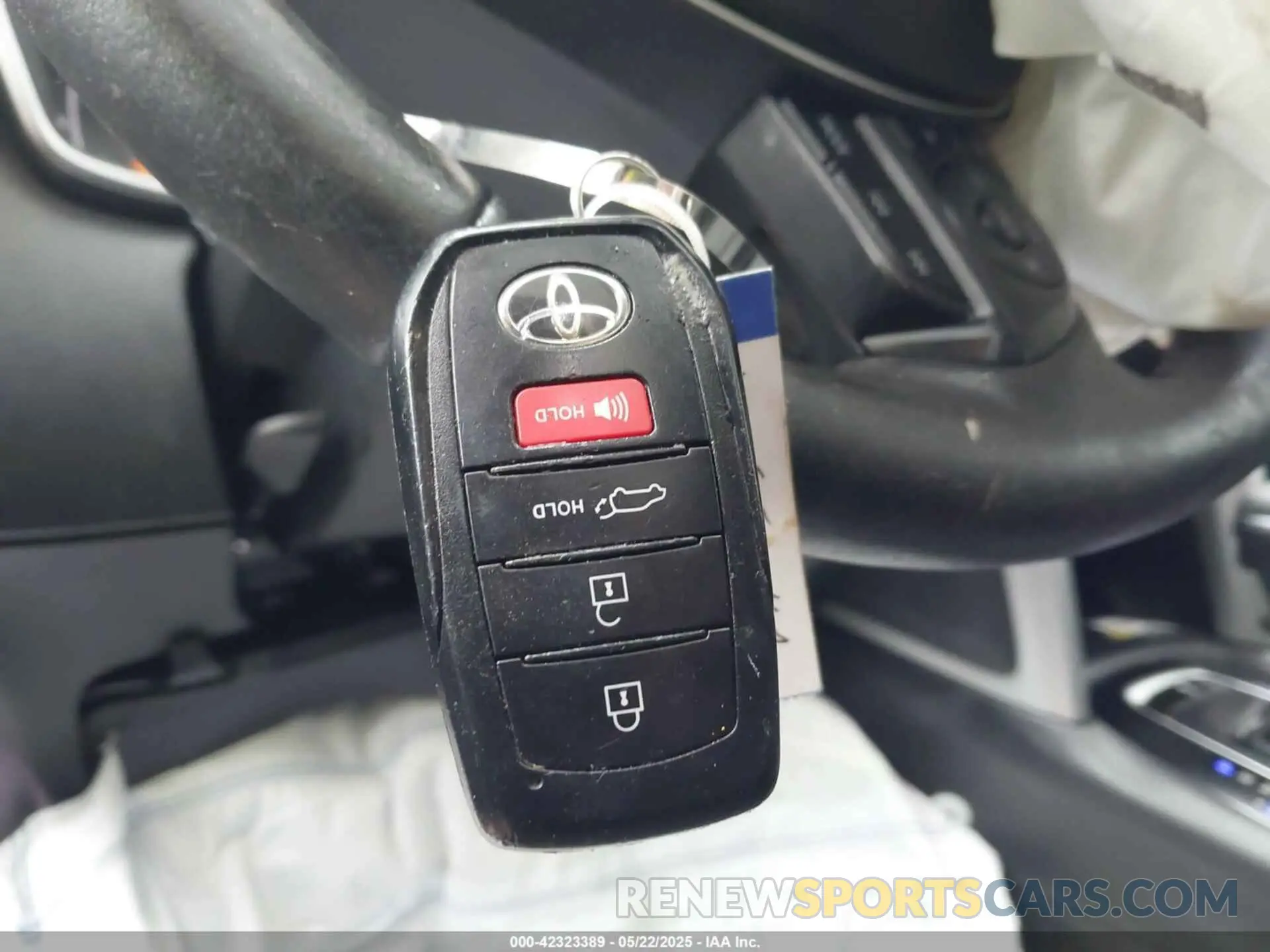 11 fotografías del automóvil dañado 7MUDAAAG4PV062515 TOYOTA COROLLA CROSS 2023