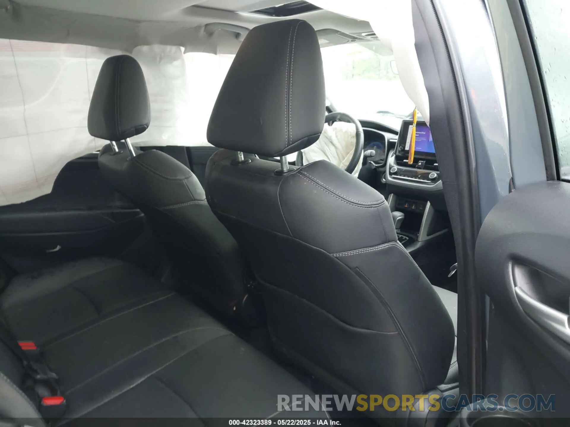 8 fotografías del automóvil dañado 7MUDAAAG4PV062515 TOYOTA COROLLA CROSS 2023