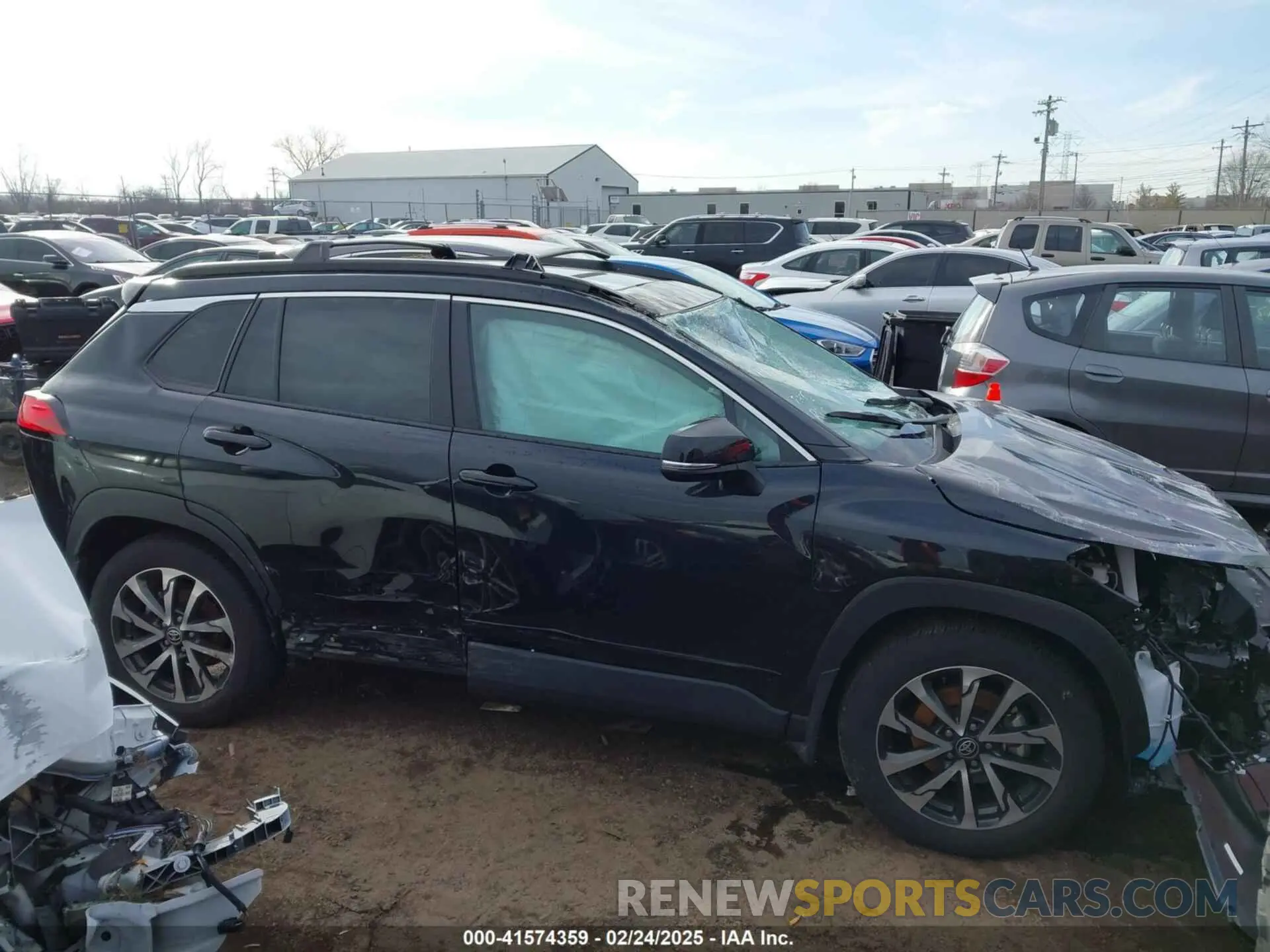 14 fotografías del automóvil dañado 7MUDAAAG5PV069831 TOYOTA COROLLA CROSS 2023