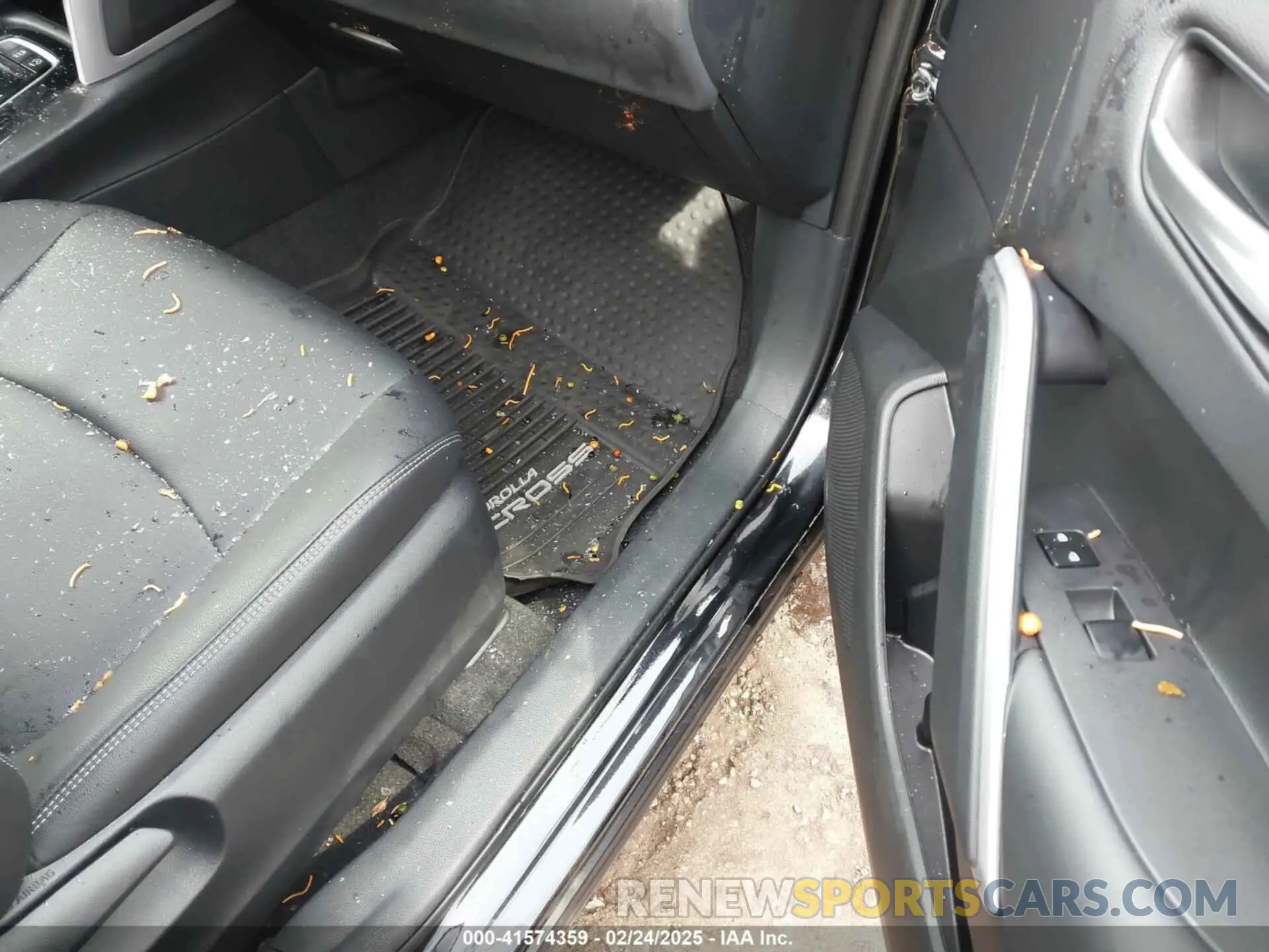 5 fotografías del automóvil dañado 7MUDAAAG5PV069831 TOYOTA COROLLA CROSS 2023