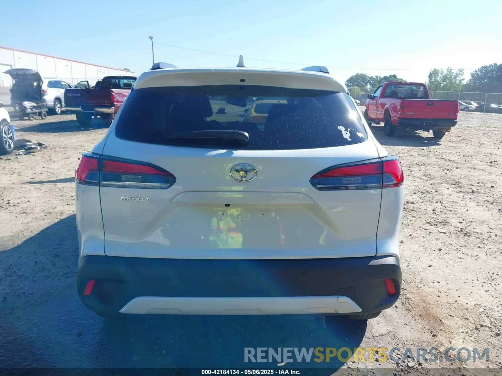 17 fotografías del automóvil dañado 7MUDAAAG7PV037902 TOYOTA COROLLA CROSS 2023