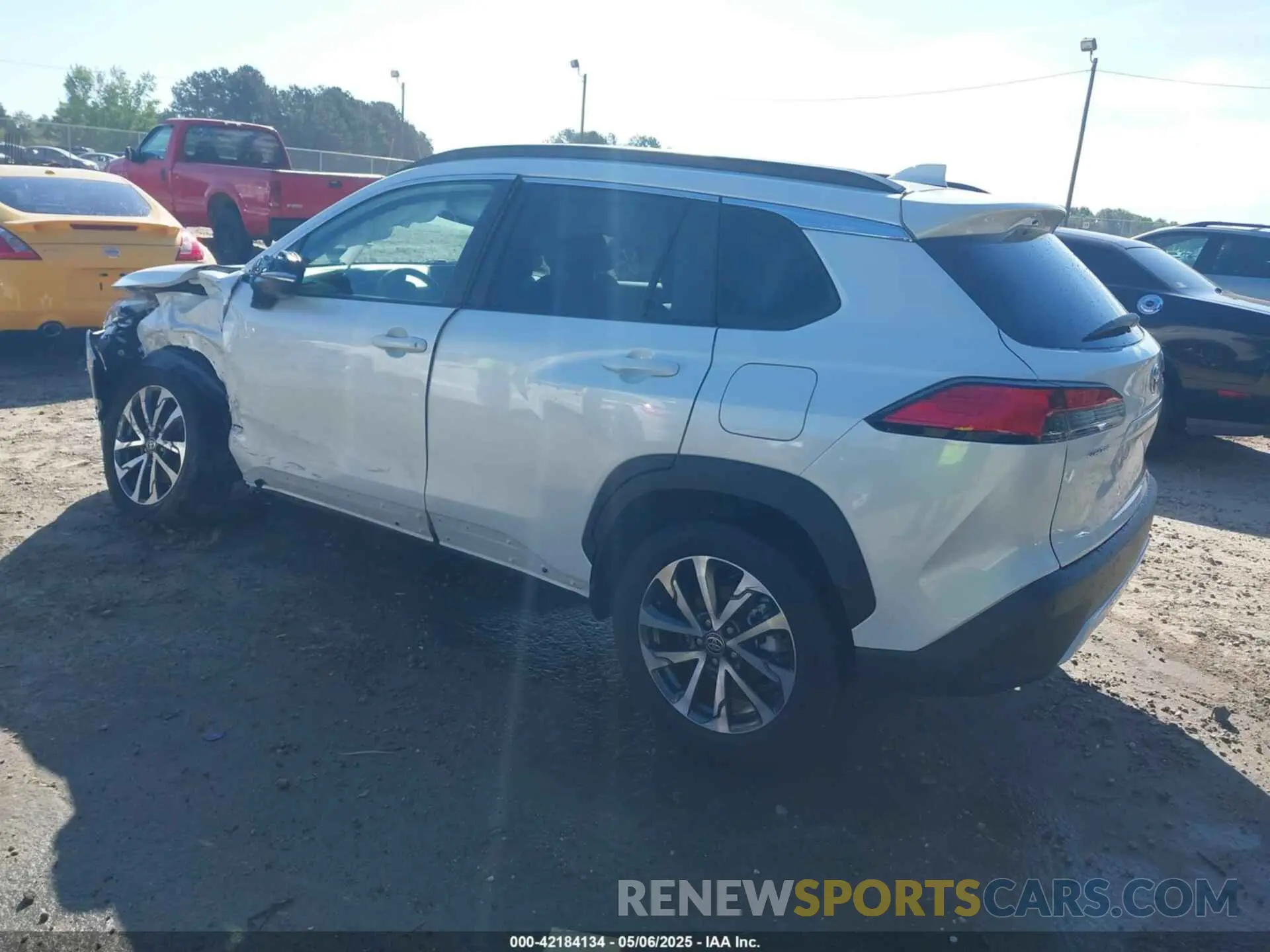 3 fotografías del automóvil dañado 7MUDAAAG7PV037902 TOYOTA COROLLA CROSS 2023