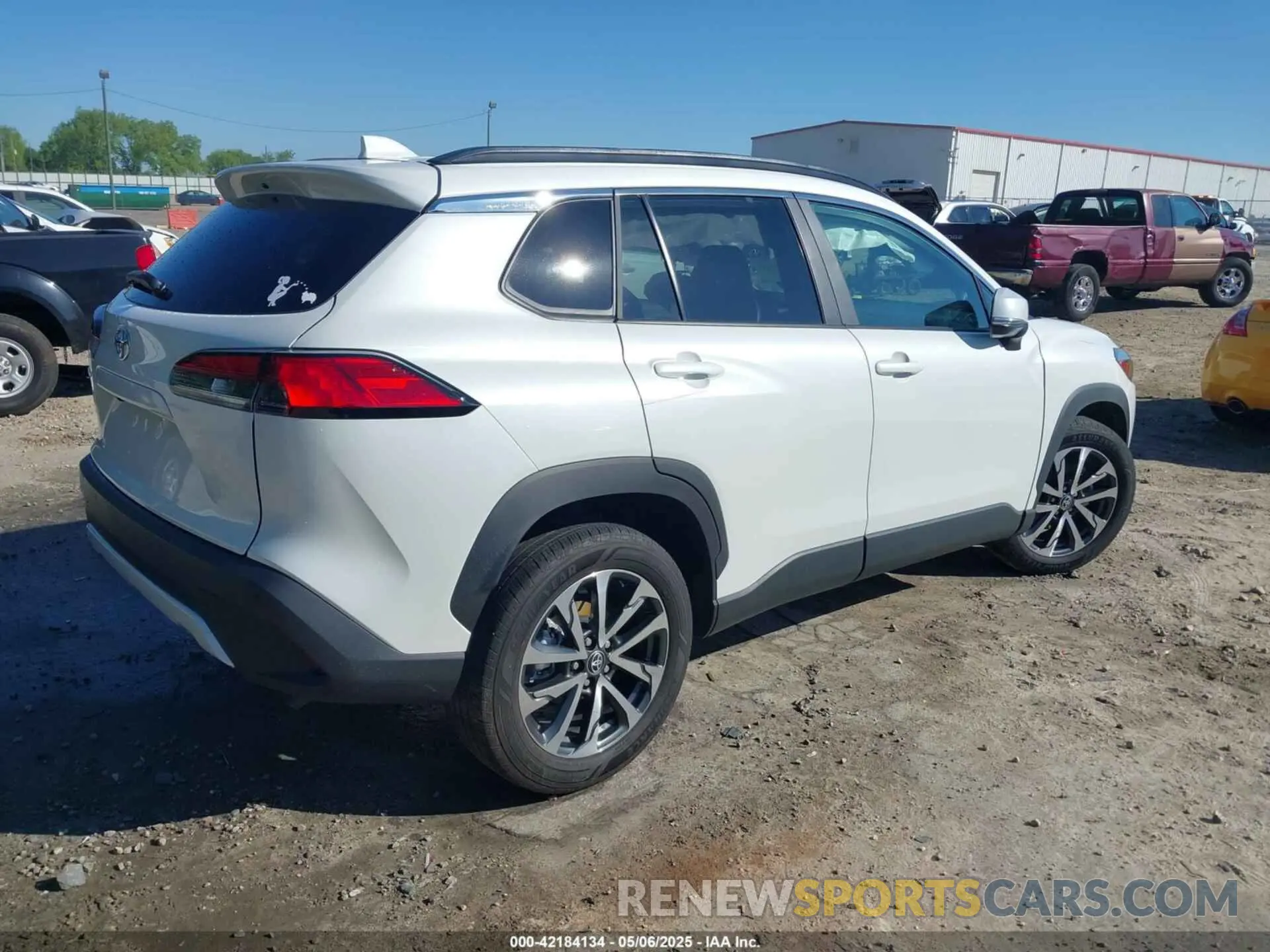 4 fotografías del automóvil dañado 7MUDAAAG7PV037902 TOYOTA COROLLA CROSS 2023