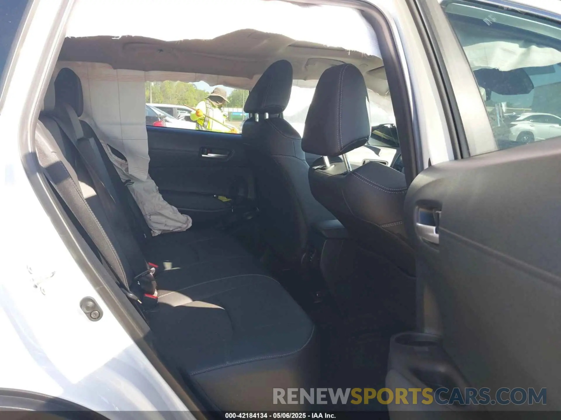 8 fotografías del automóvil dañado 7MUDAAAG7PV037902 TOYOTA COROLLA CROSS 2023