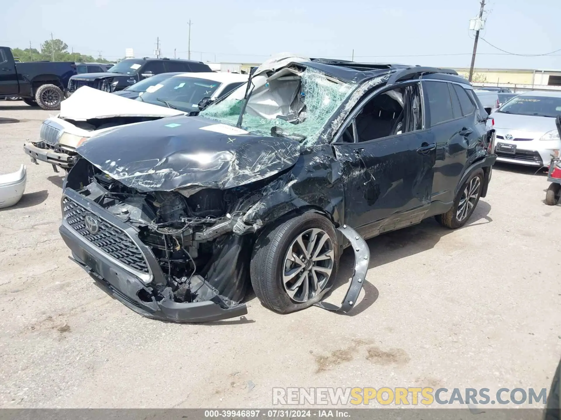 2 fotografías del automóvil dañado 7MUDAAAG7PV064050 TOYOTA COROLLA CROSS 2023
