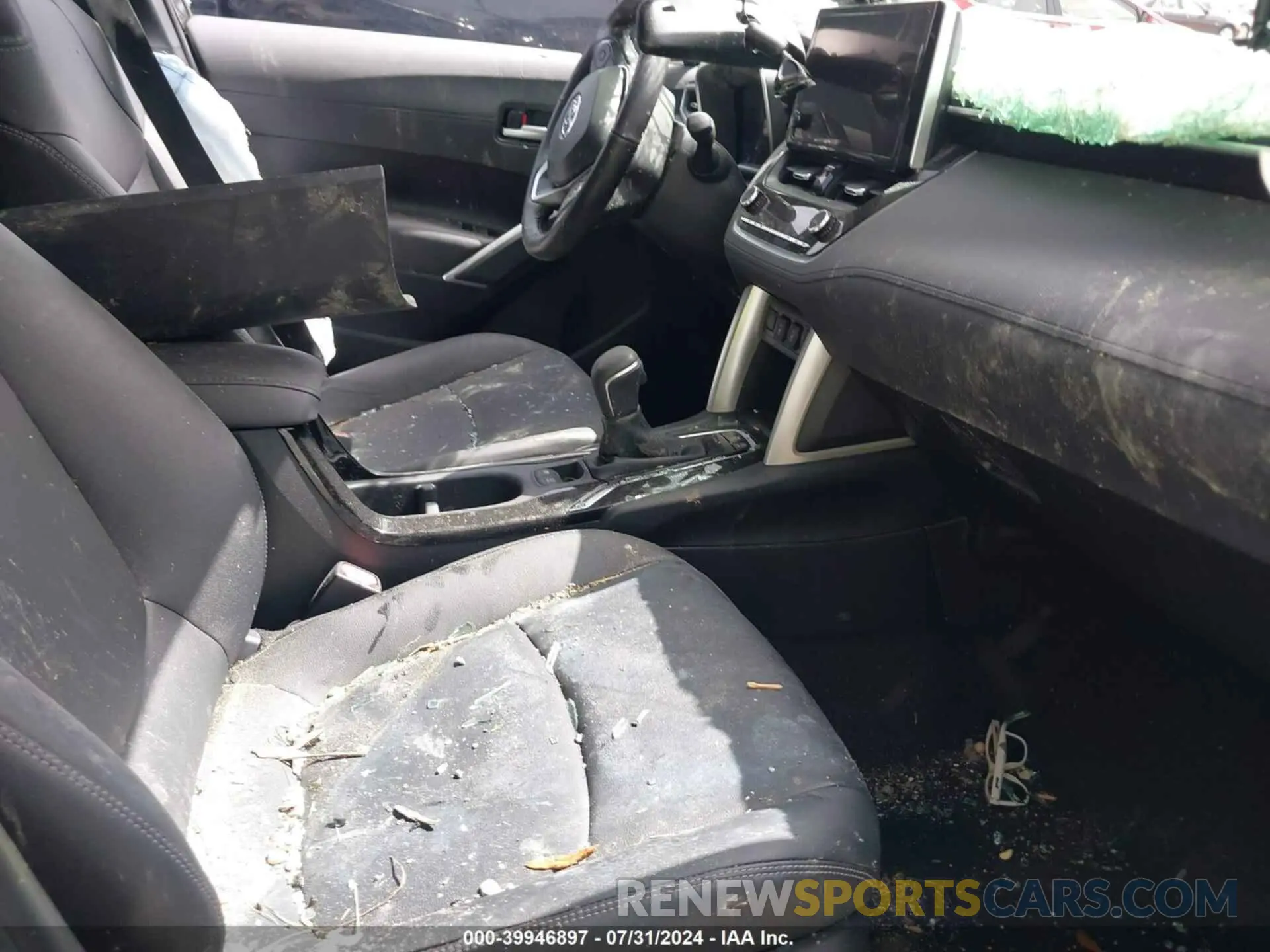5 fotografías del automóvil dañado 7MUDAAAG7PV064050 TOYOTA COROLLA CROSS 2023