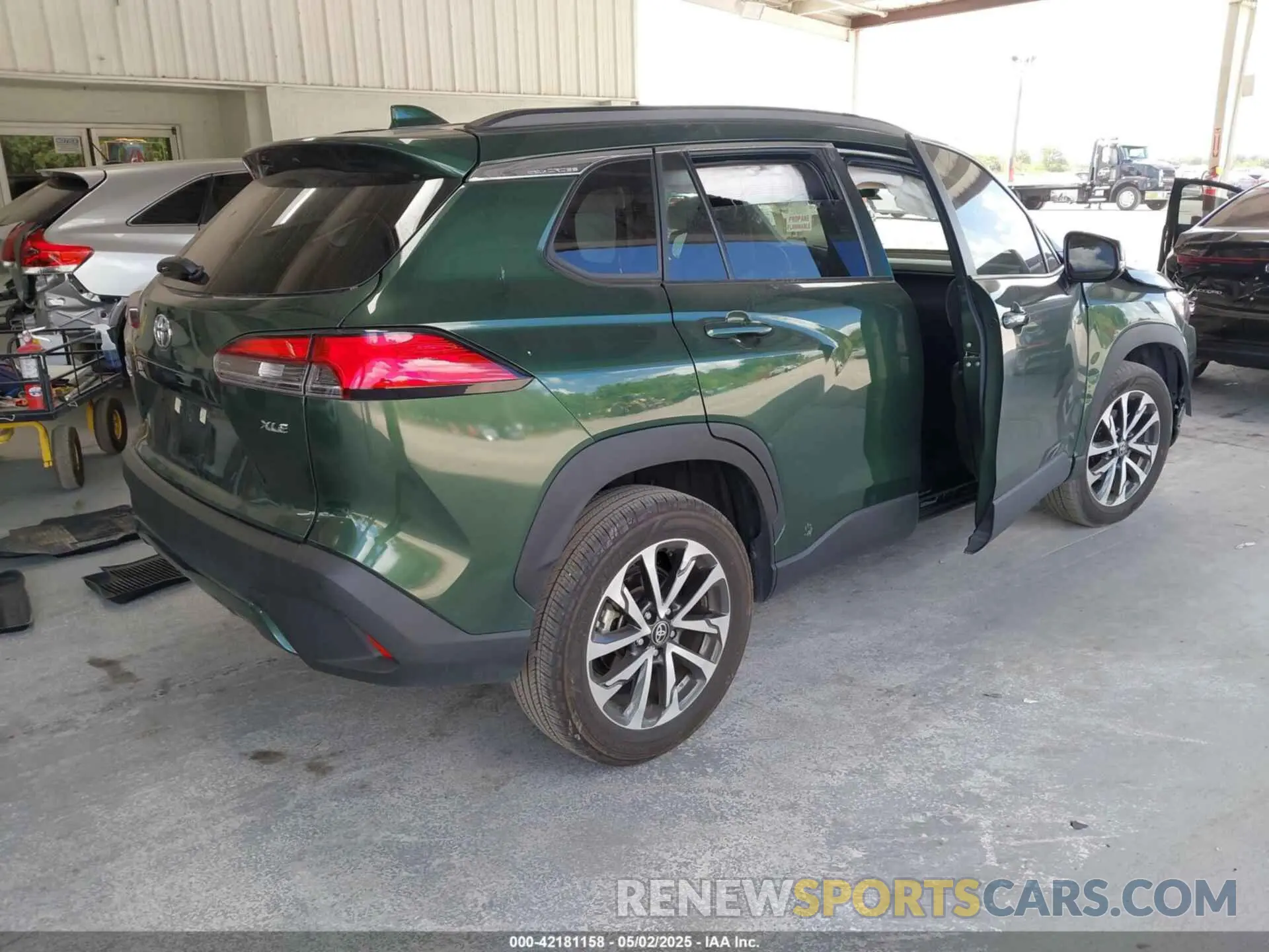 4 fotografías del automóvil dañado 7MUDAAAGXPV063698 TOYOTA COROLLA CROSS 2023