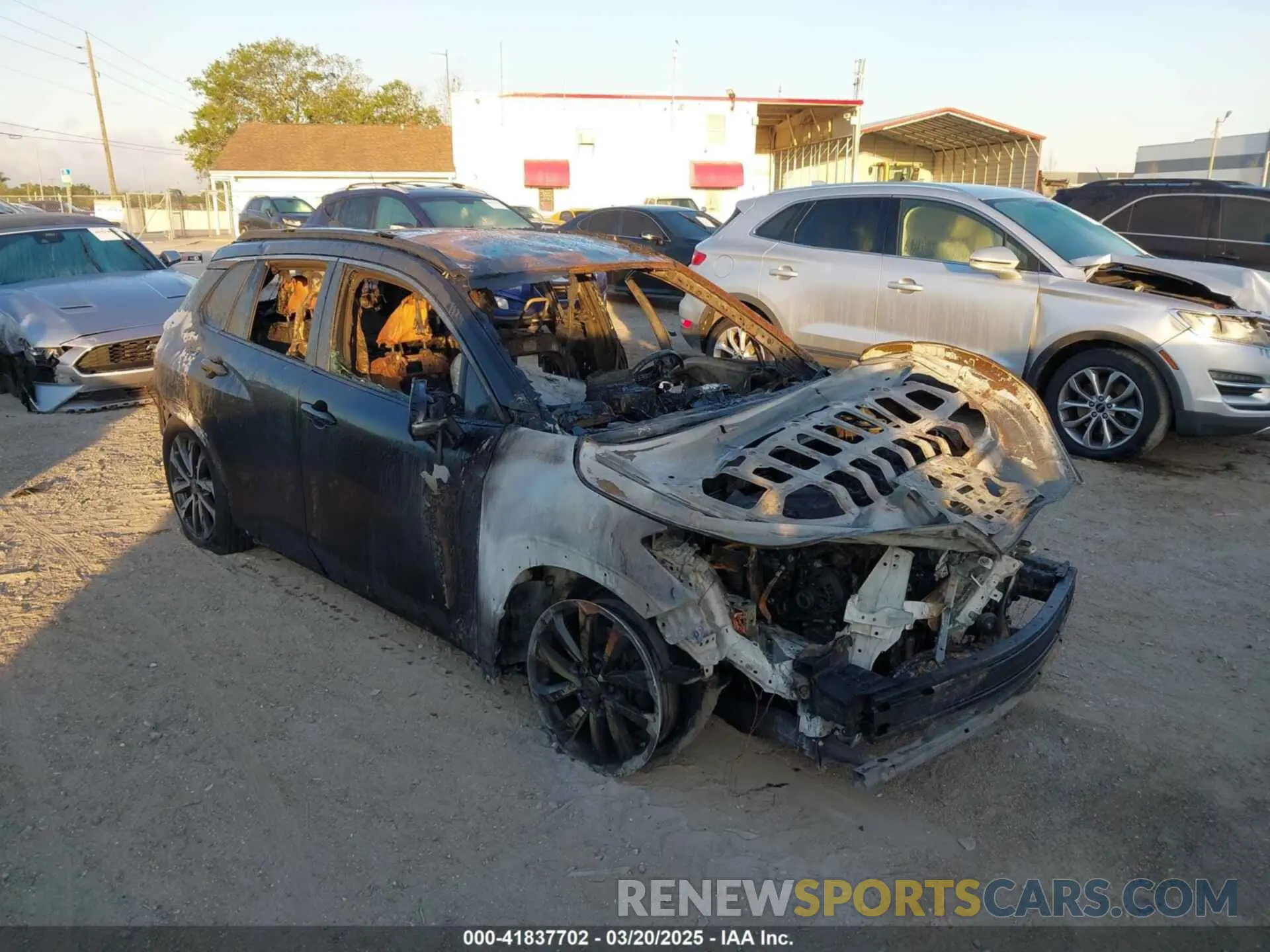 1 fotografías del automóvil dañado 7MUEAAAGXPV064614 TOYOTA COROLLA CROSS 2023
