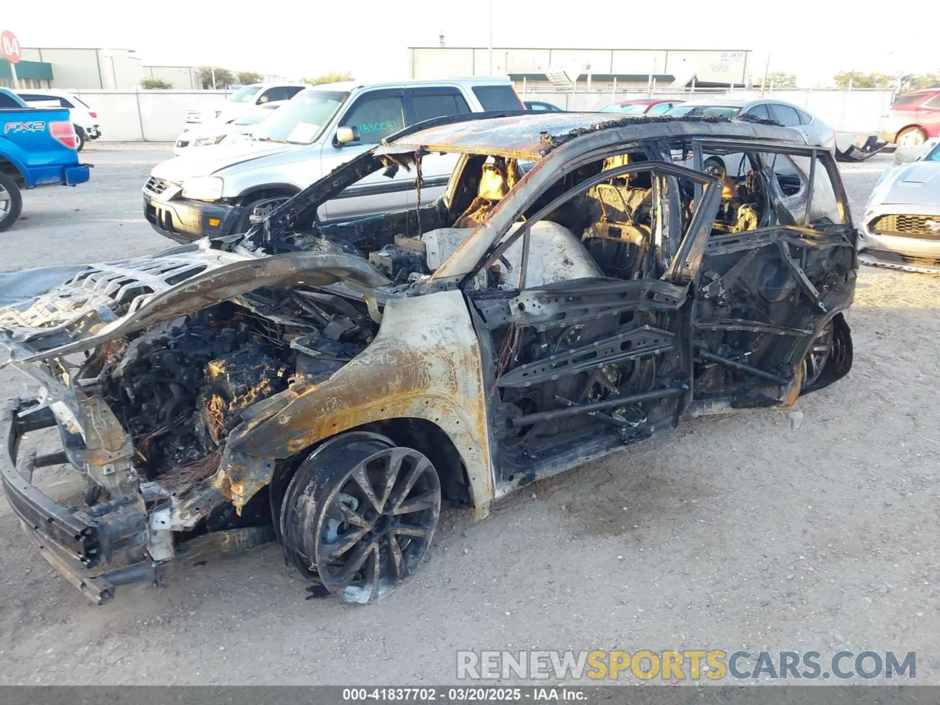 11 fotografías del automóvil dañado 7MUEAAAGXPV064614 TOYOTA COROLLA CROSS 2023
