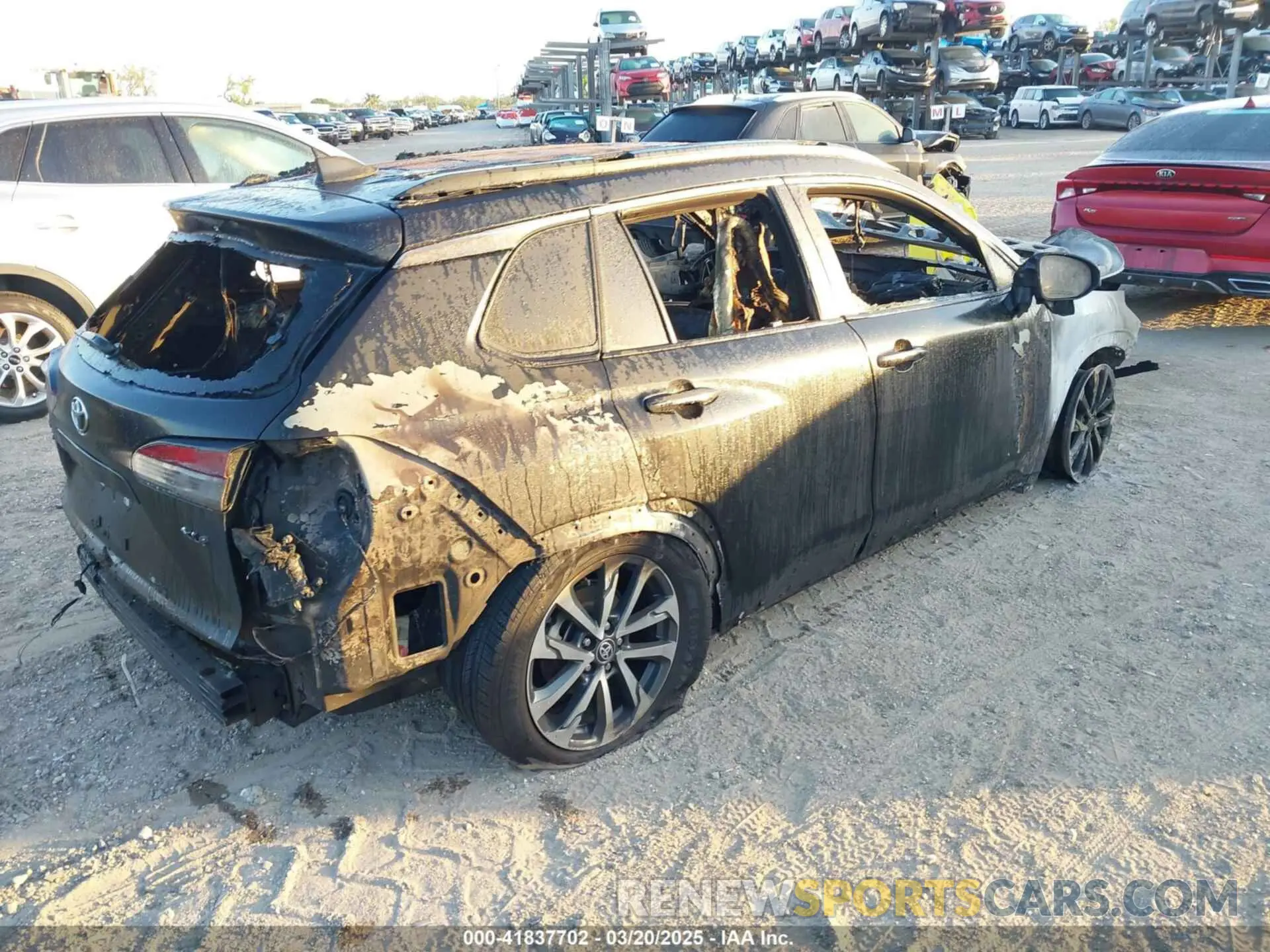 13 fotografías del automóvil dañado 7MUEAAAGXPV064614 TOYOTA COROLLA CROSS 2023