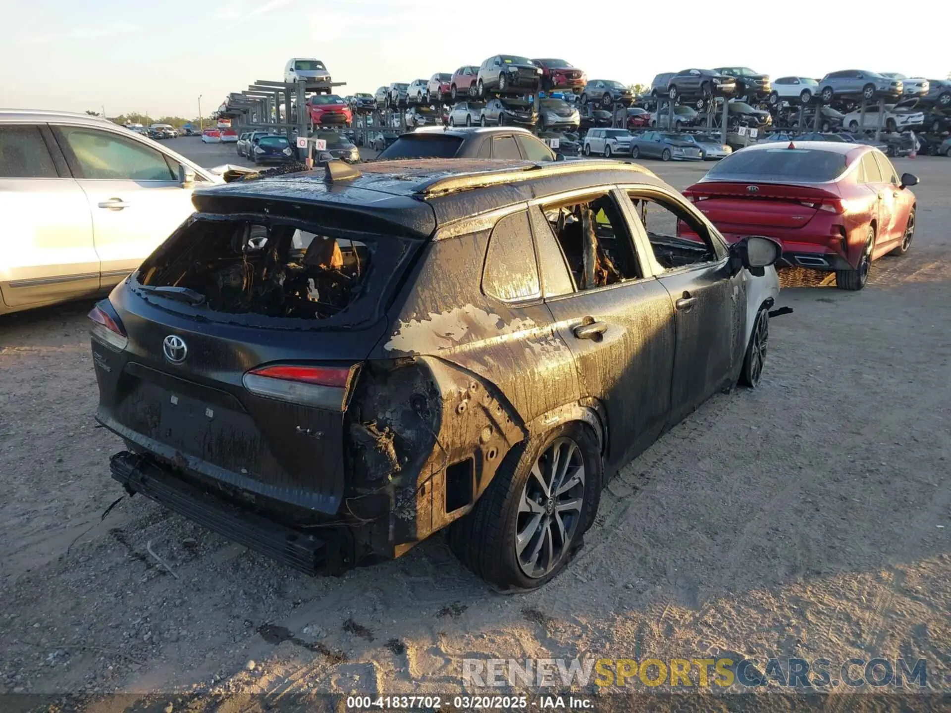 4 fotografías del automóvil dañado 7MUEAAAGXPV064614 TOYOTA COROLLA CROSS 2023
