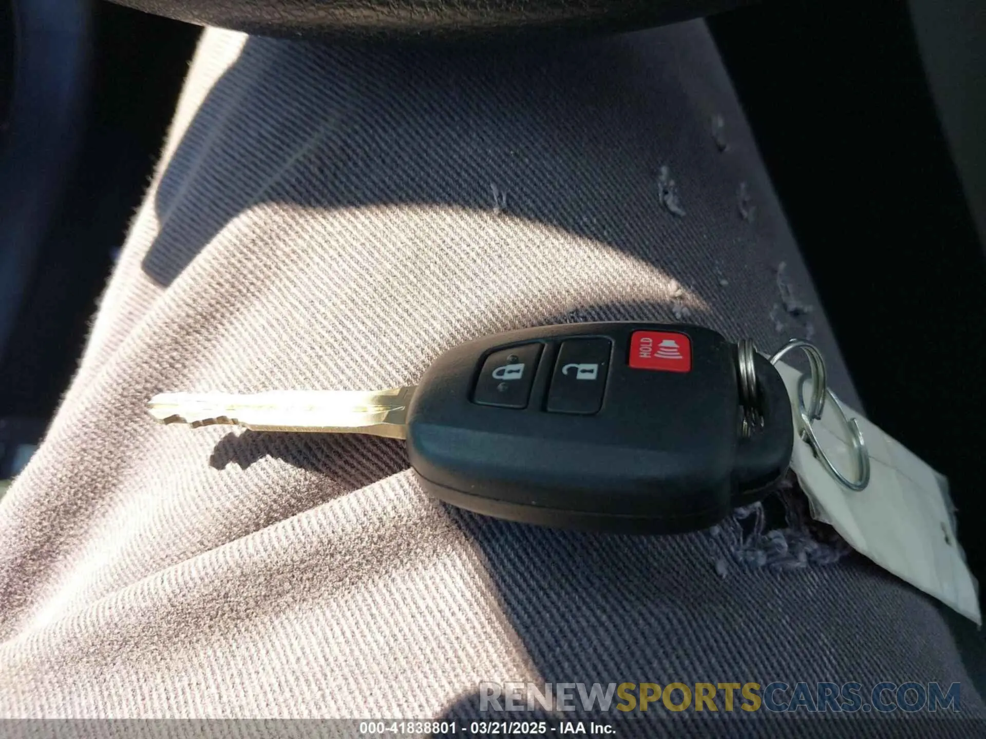 11 fotografías del automóvil dañado 7MUAAAAG1RV101003 TOYOTA COROLLA CROSS 2024