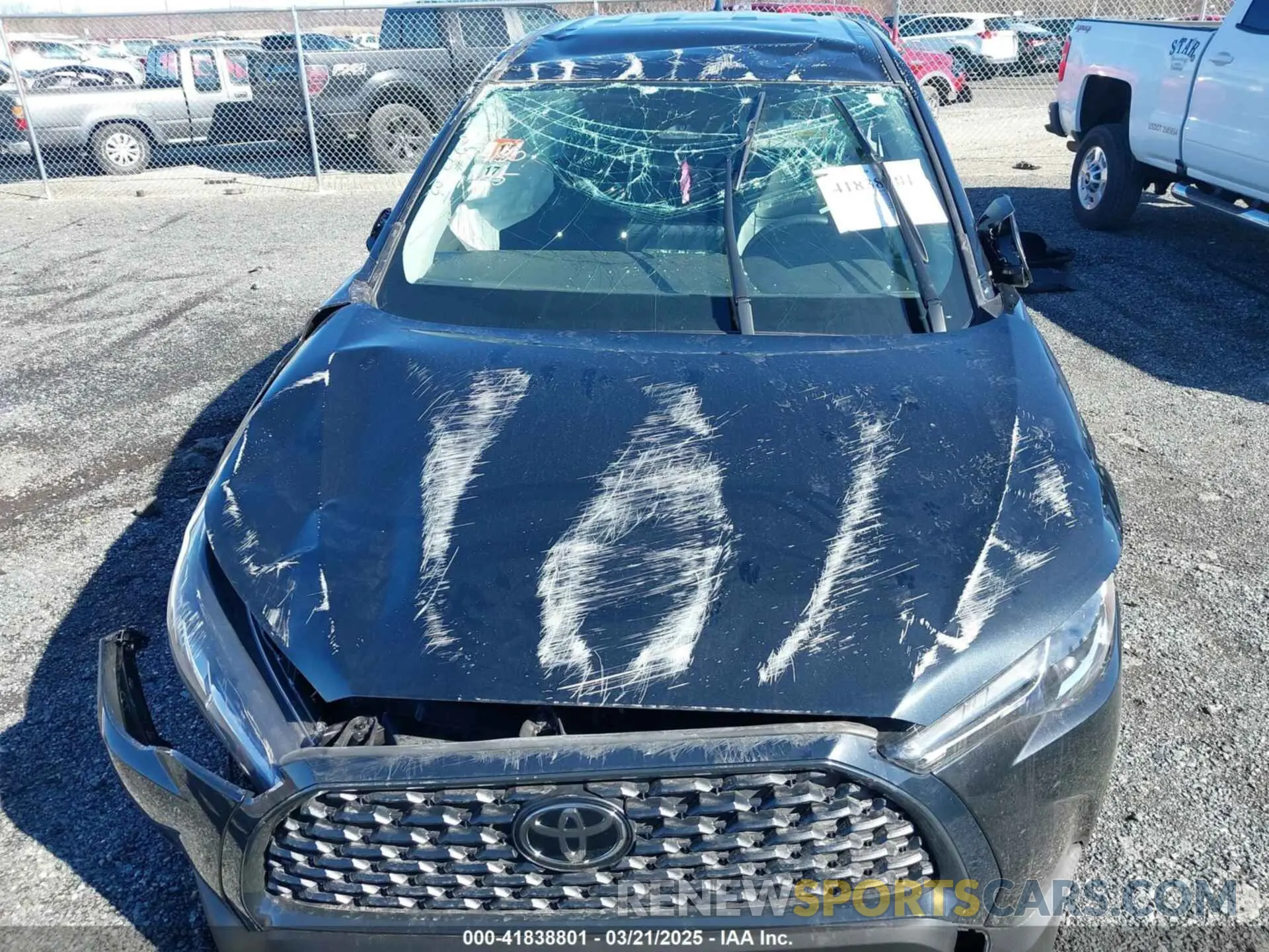 12 fotografías del automóvil dañado 7MUAAAAG1RV101003 TOYOTA COROLLA CROSS 2024