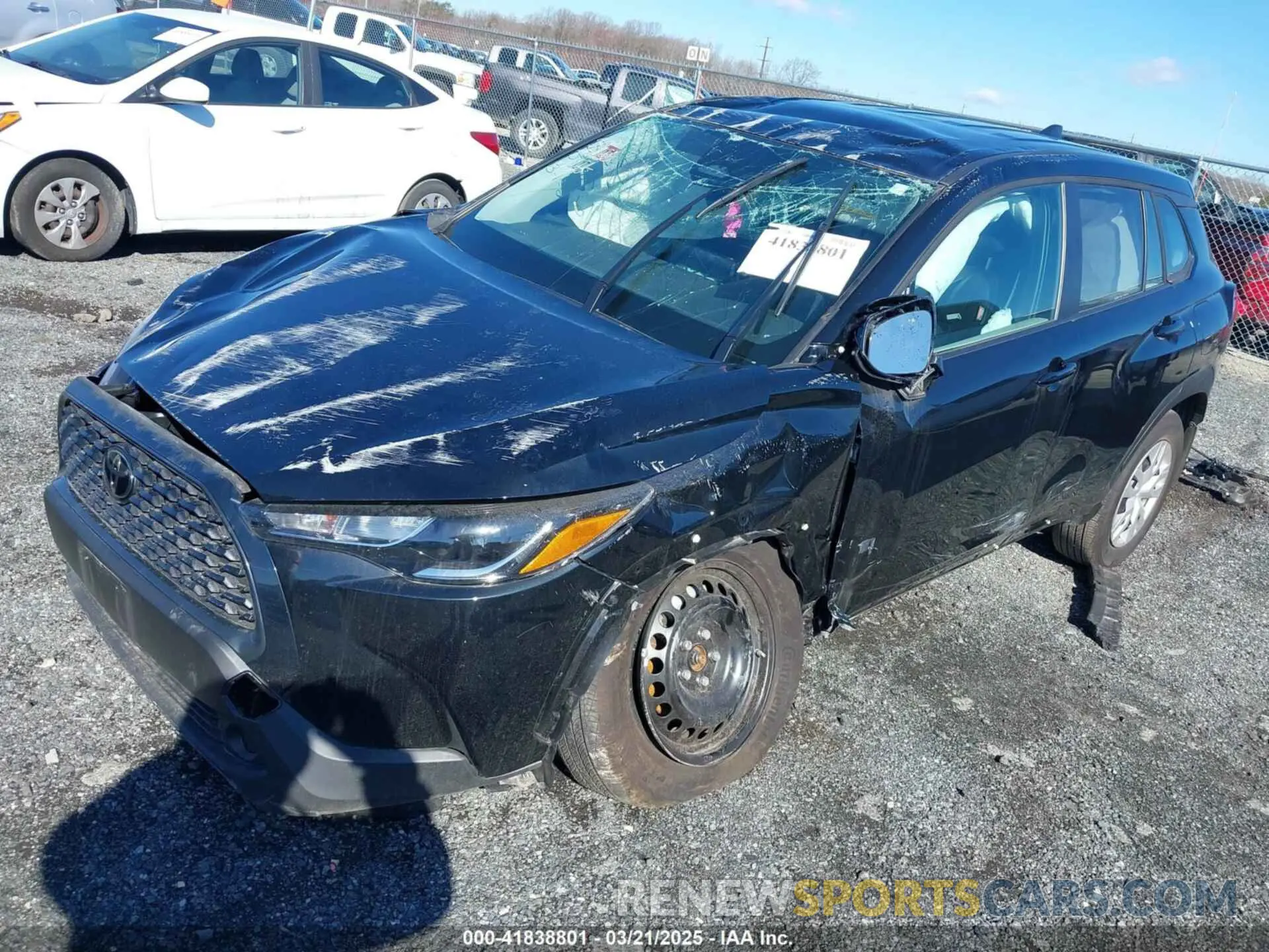2 fotografías del automóvil dañado 7MUAAAAG1RV101003 TOYOTA COROLLA CROSS 2024