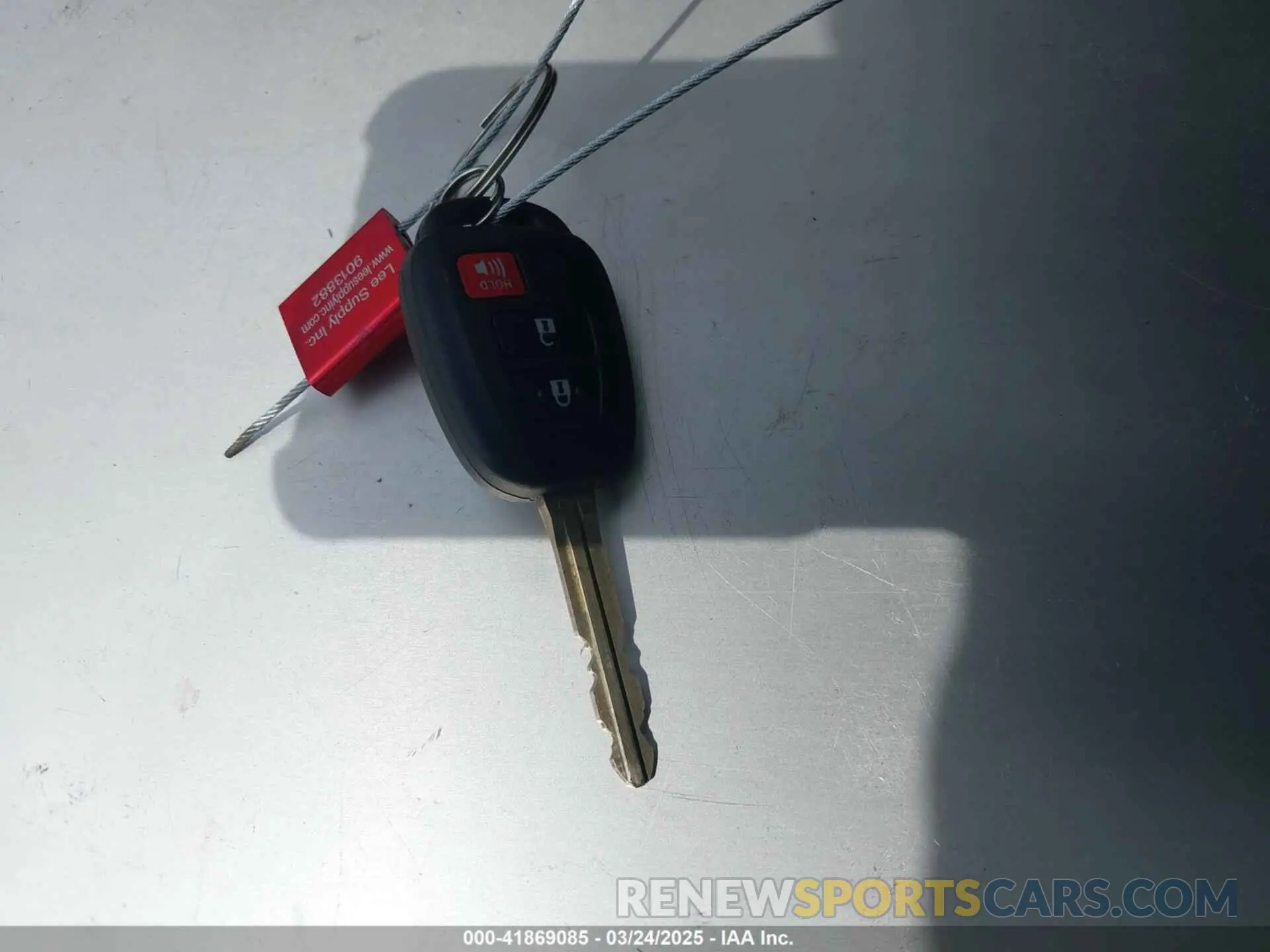11 fotografías del automóvil dañado 7MUAAAAG2RV090223 TOYOTA COROLLA CROSS 2024