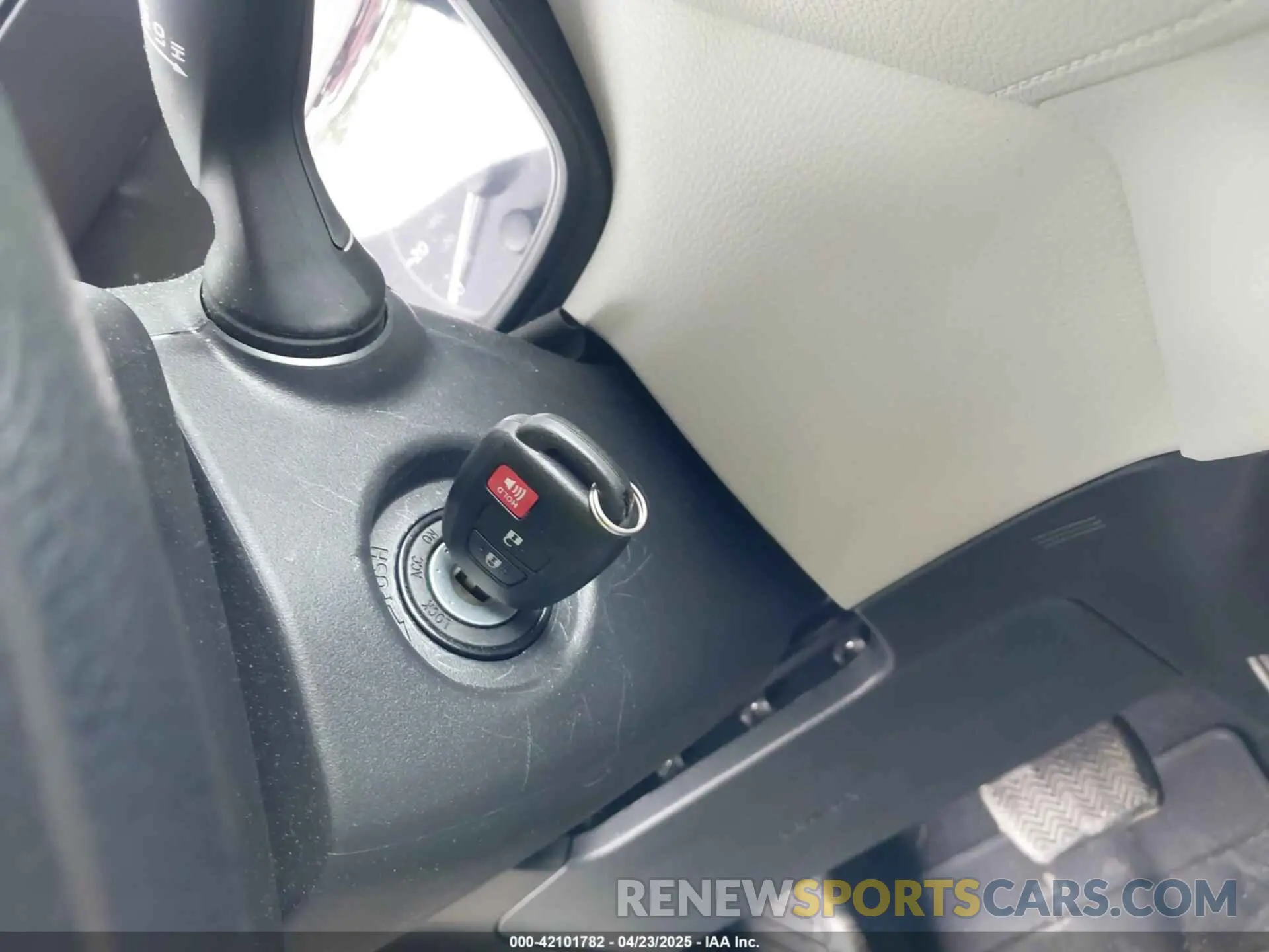11 fotografías del automóvil dañado 7MUAAAAG2RV115508 TOYOTA COROLLA CROSS 2024