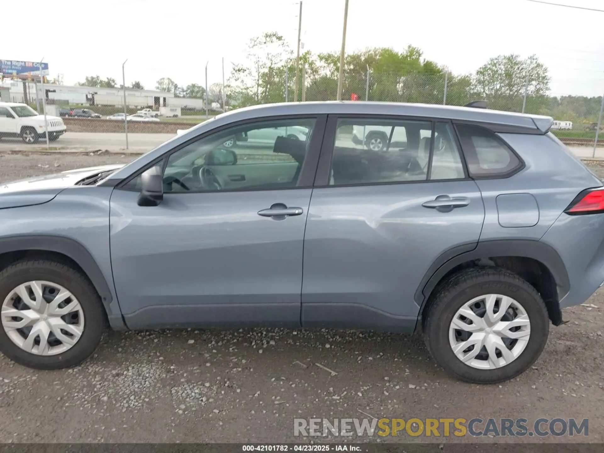 15 fotografías del automóvil dañado 7MUAAAAG2RV115508 TOYOTA COROLLA CROSS 2024