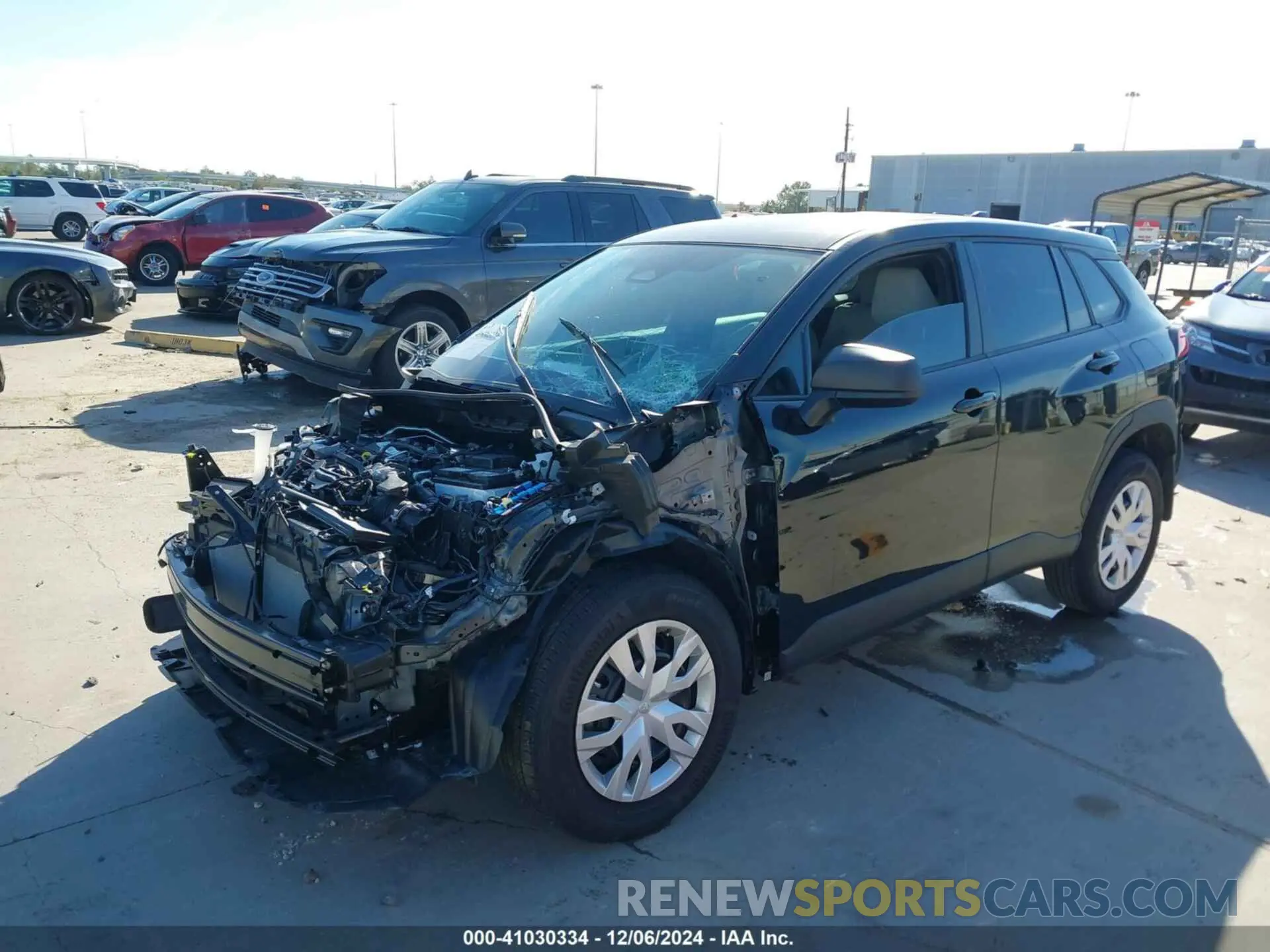 2 fotografías del automóvil dañado 7MUAAAAG3RV104291 TOYOTA COROLLA CROSS 2024