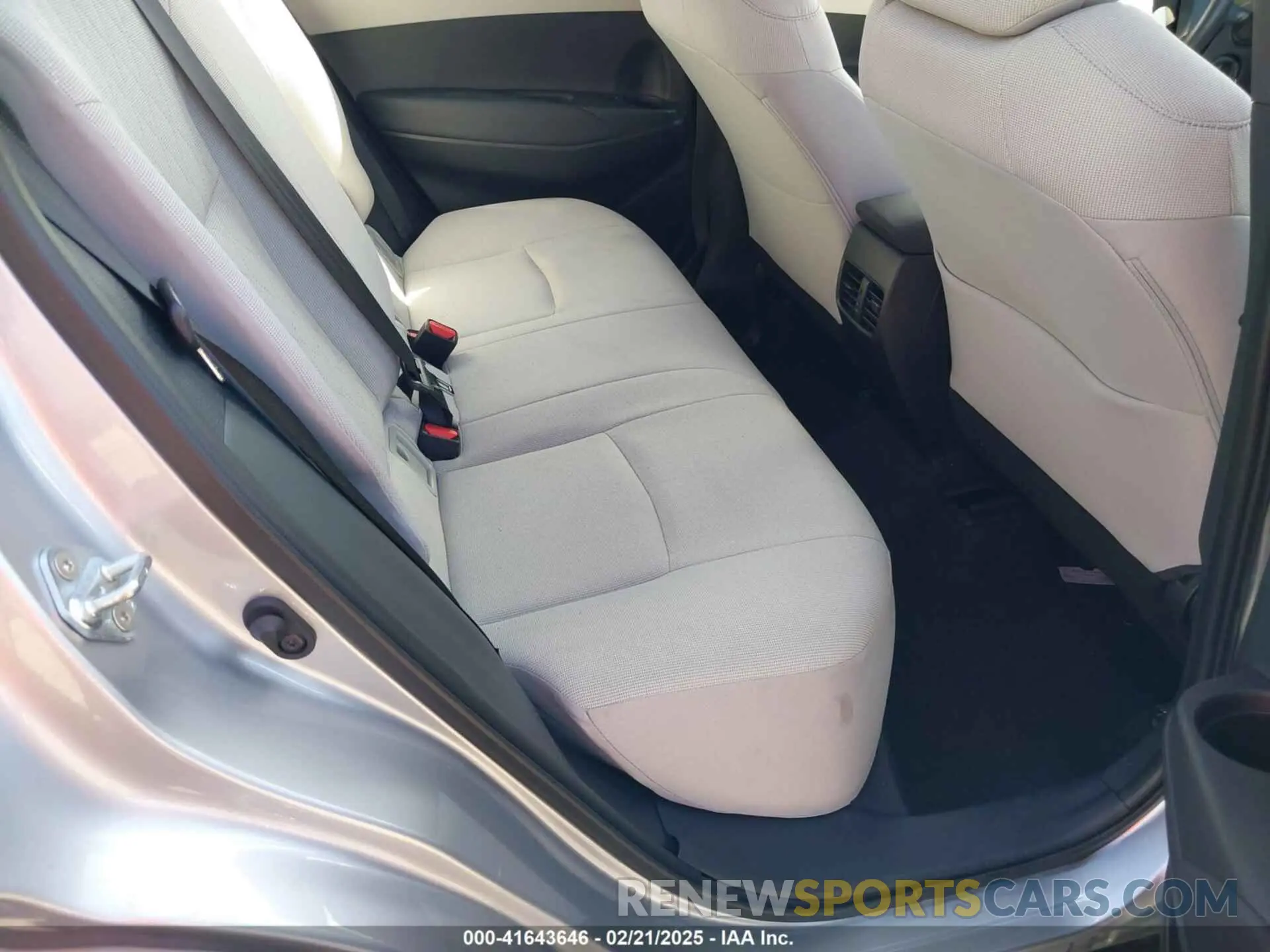 8 fotografías del automóvil dañado 7MUAAAAG4RV082432 TOYOTA COROLLA CROSS 2024