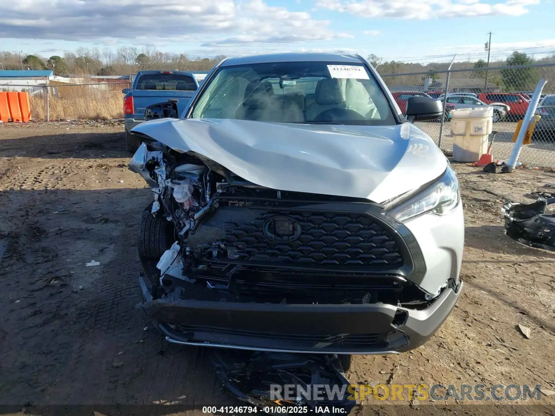 12 fotografías del automóvil dañado 7MUAAAAG5RV108634 TOYOTA COROLLA CROSS 2024