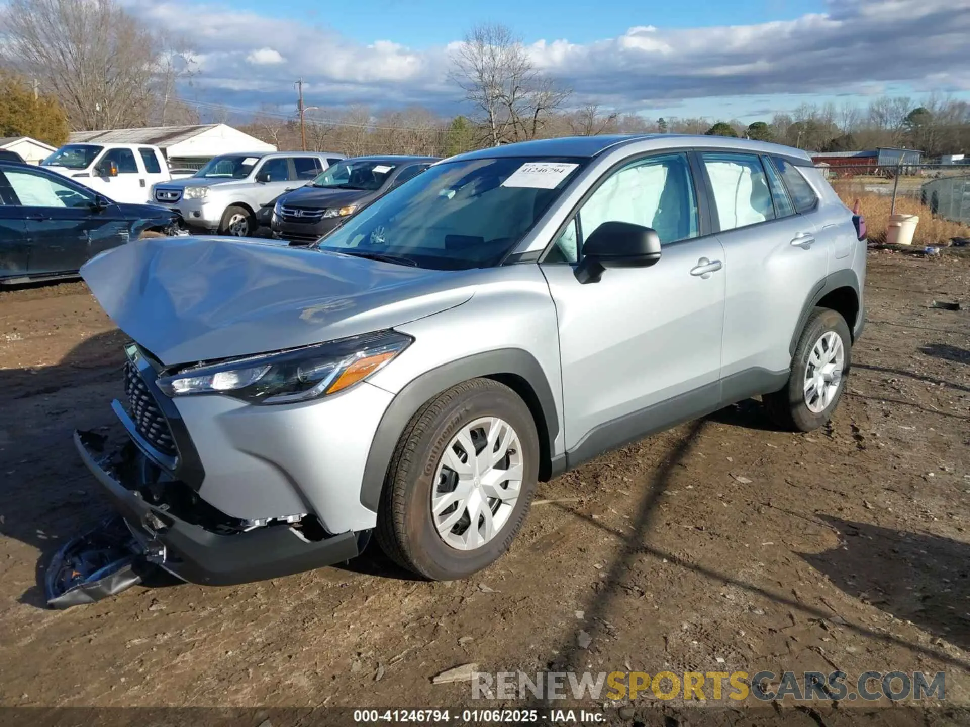 2 fotografías del automóvil dañado 7MUAAAAG5RV108634 TOYOTA COROLLA CROSS 2024