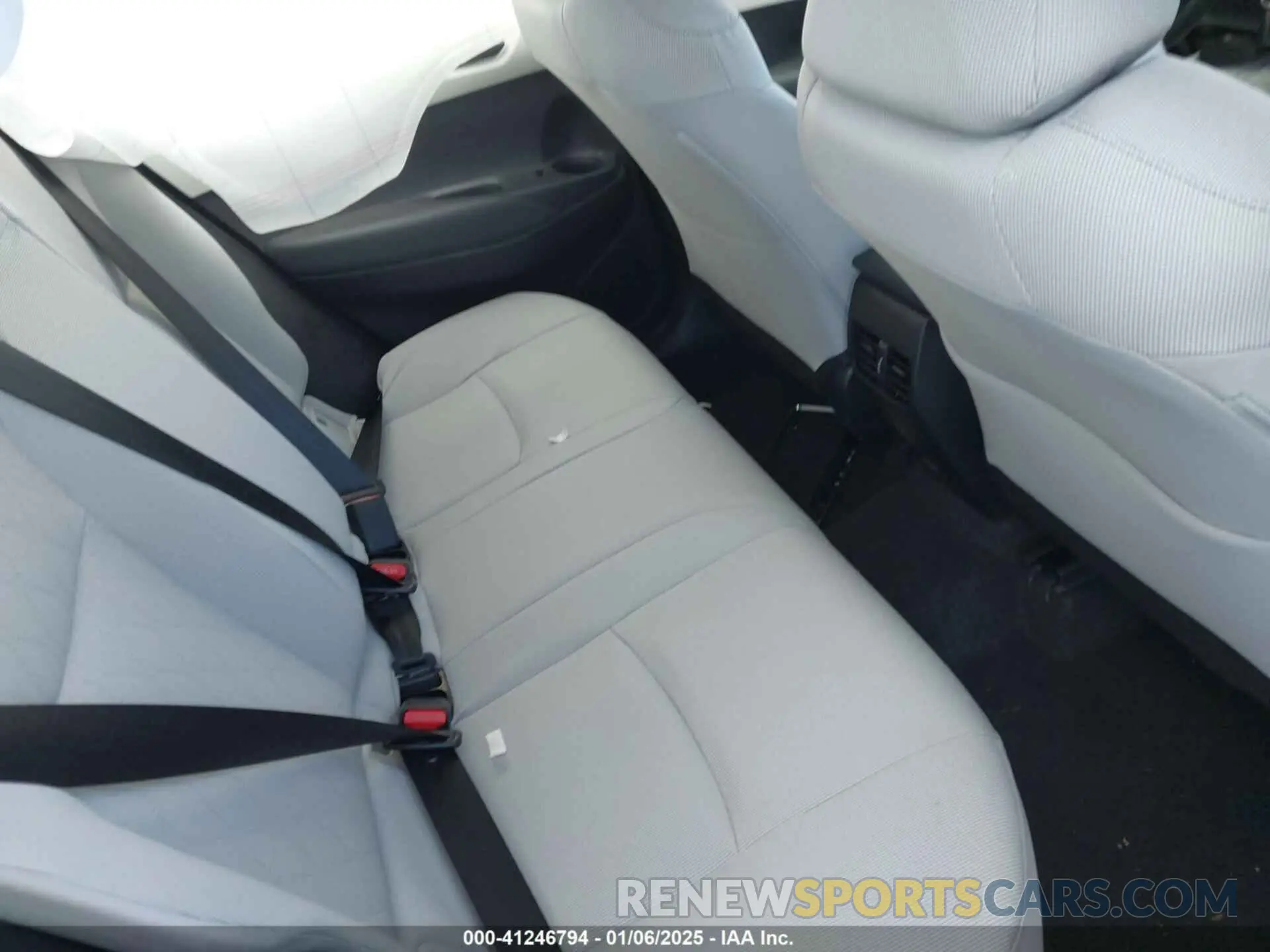 8 fotografías del automóvil dañado 7MUAAAAG5RV108634 TOYOTA COROLLA CROSS 2024