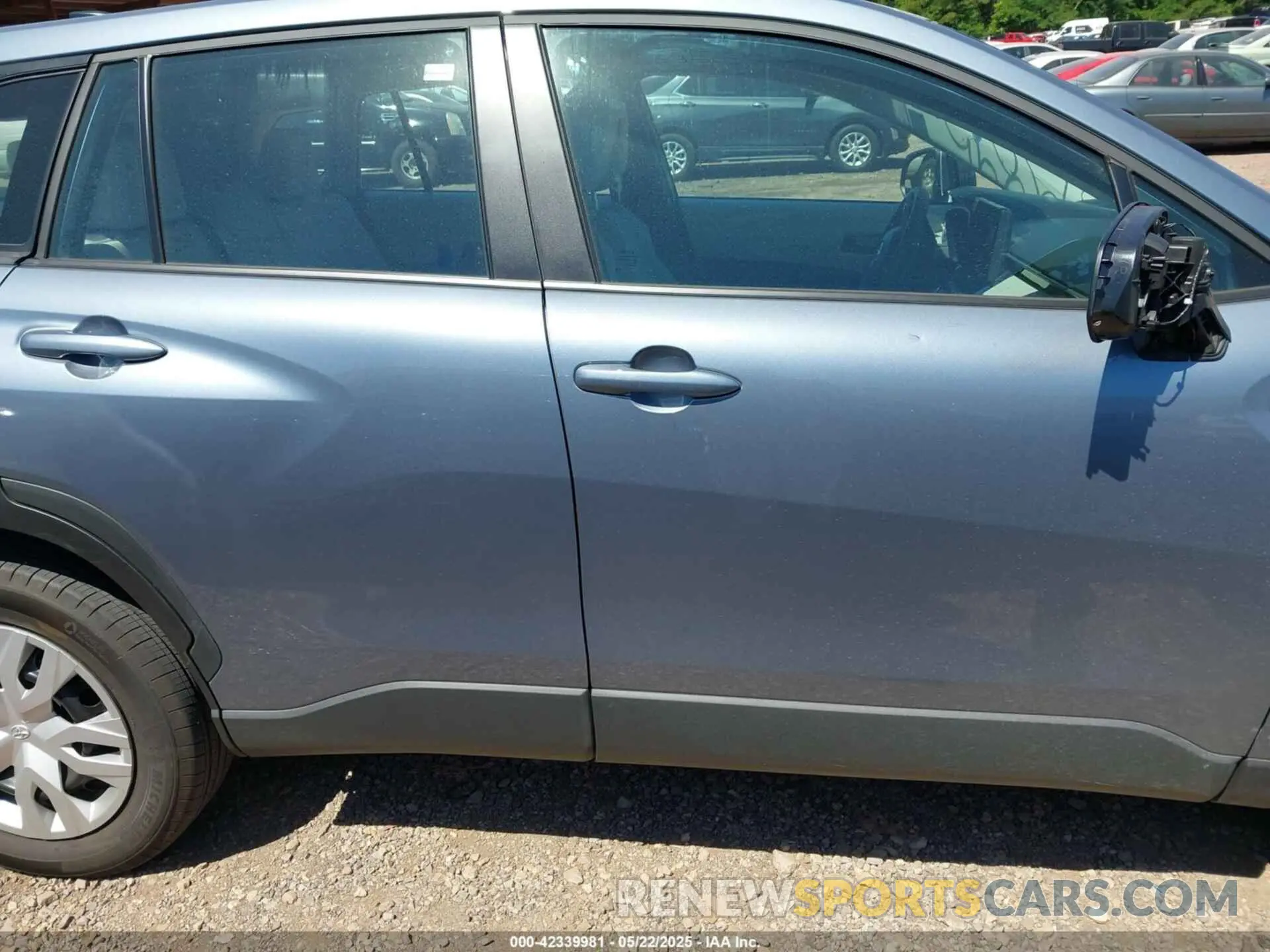 12 fotografías del automóvil dañado 7MUAAAAG7RV079895 TOYOTA COROLLA CROSS 2024