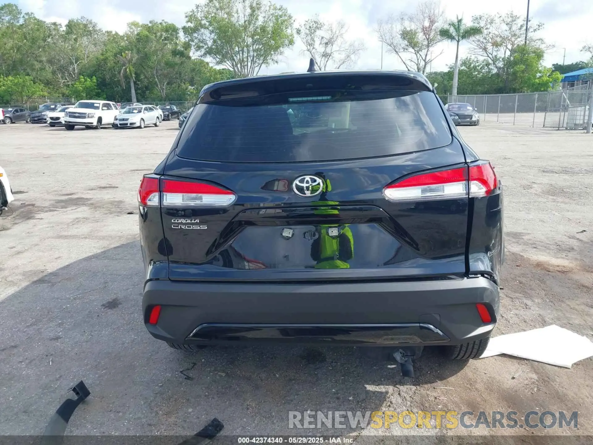 16 fotografías del automóvil dañado 7MUAAAAG7RV101166 TOYOTA COROLLA CROSS 2024
