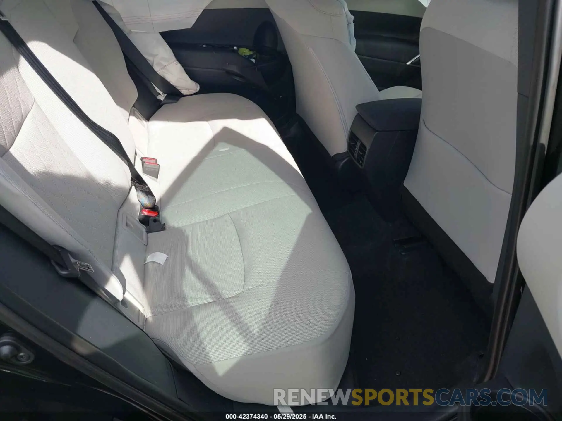 8 fotografías del automóvil dañado 7MUAAAAG7RV101166 TOYOTA COROLLA CROSS 2024