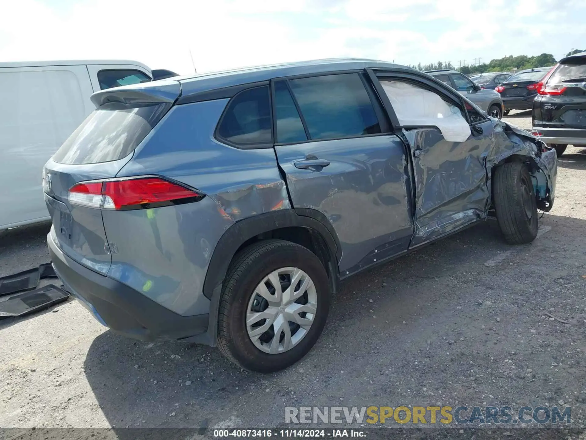 4 fotografías del automóvil dañado 7MUAAAAG9RV096682 TOYOTA COROLLA CROSS 2024