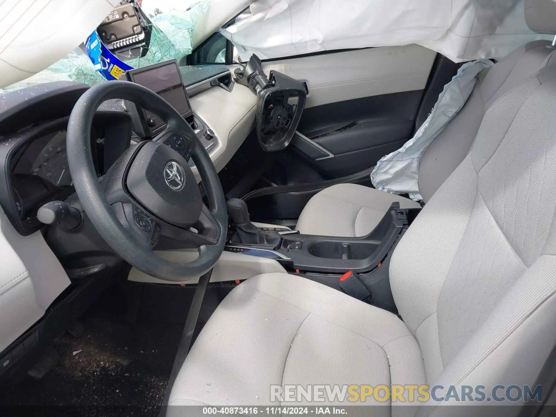 5 fotografías del automóvil dañado 7MUAAAAG9RV096682 TOYOTA COROLLA CROSS 2024