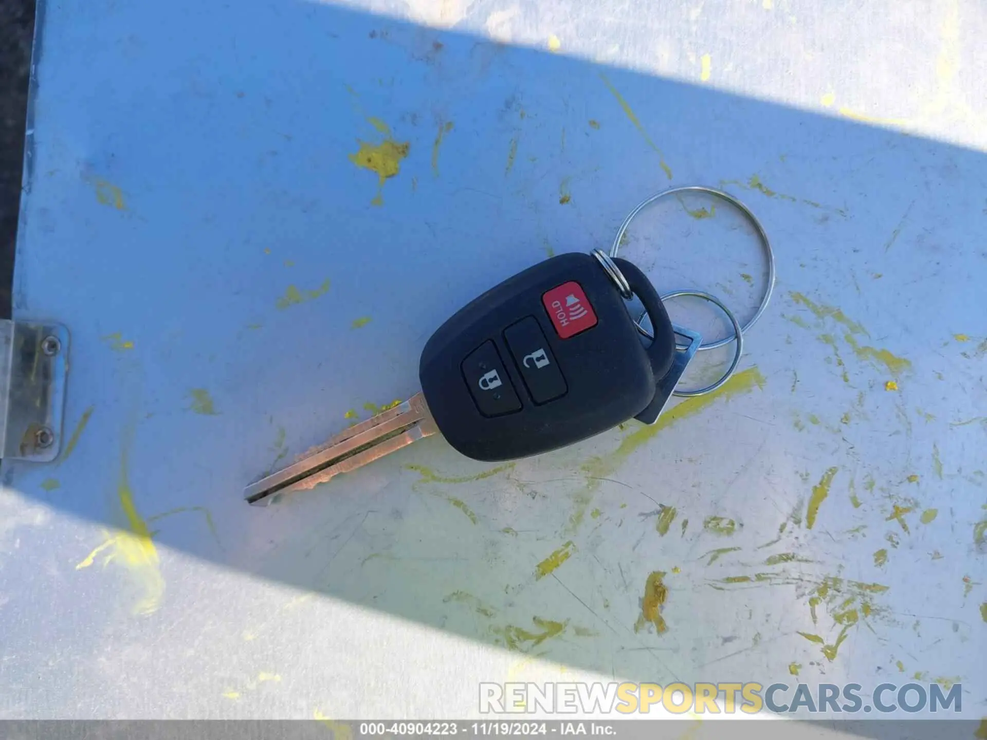 11 fotografías del automóvil dañado 7MUAAABG4RV094613 TOYOTA COROLLA CROSS 2024