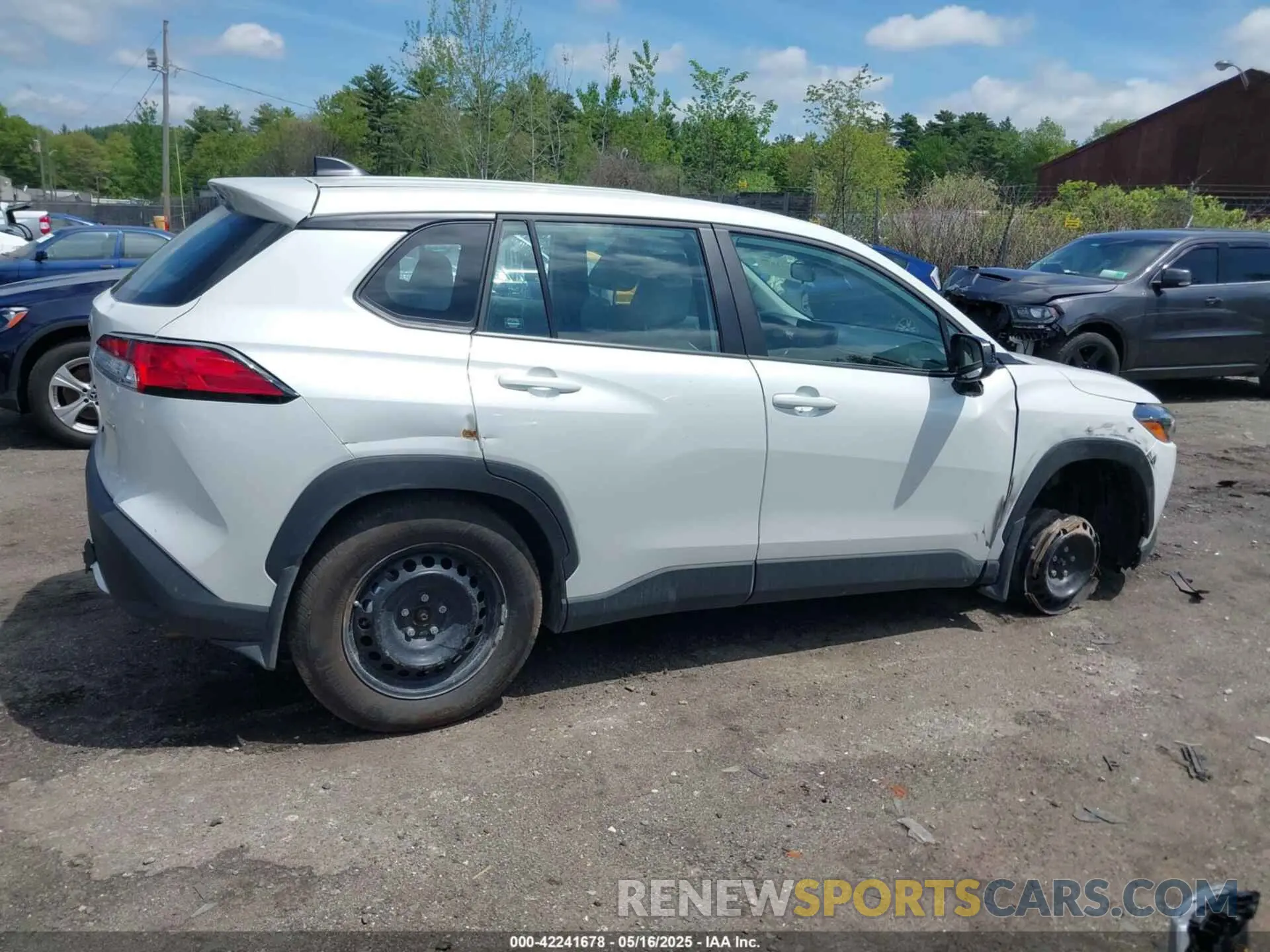 13 fotografías del automóvil dañado 7MUAAABG5RV117722 TOYOTA COROLLA CROSS 2024