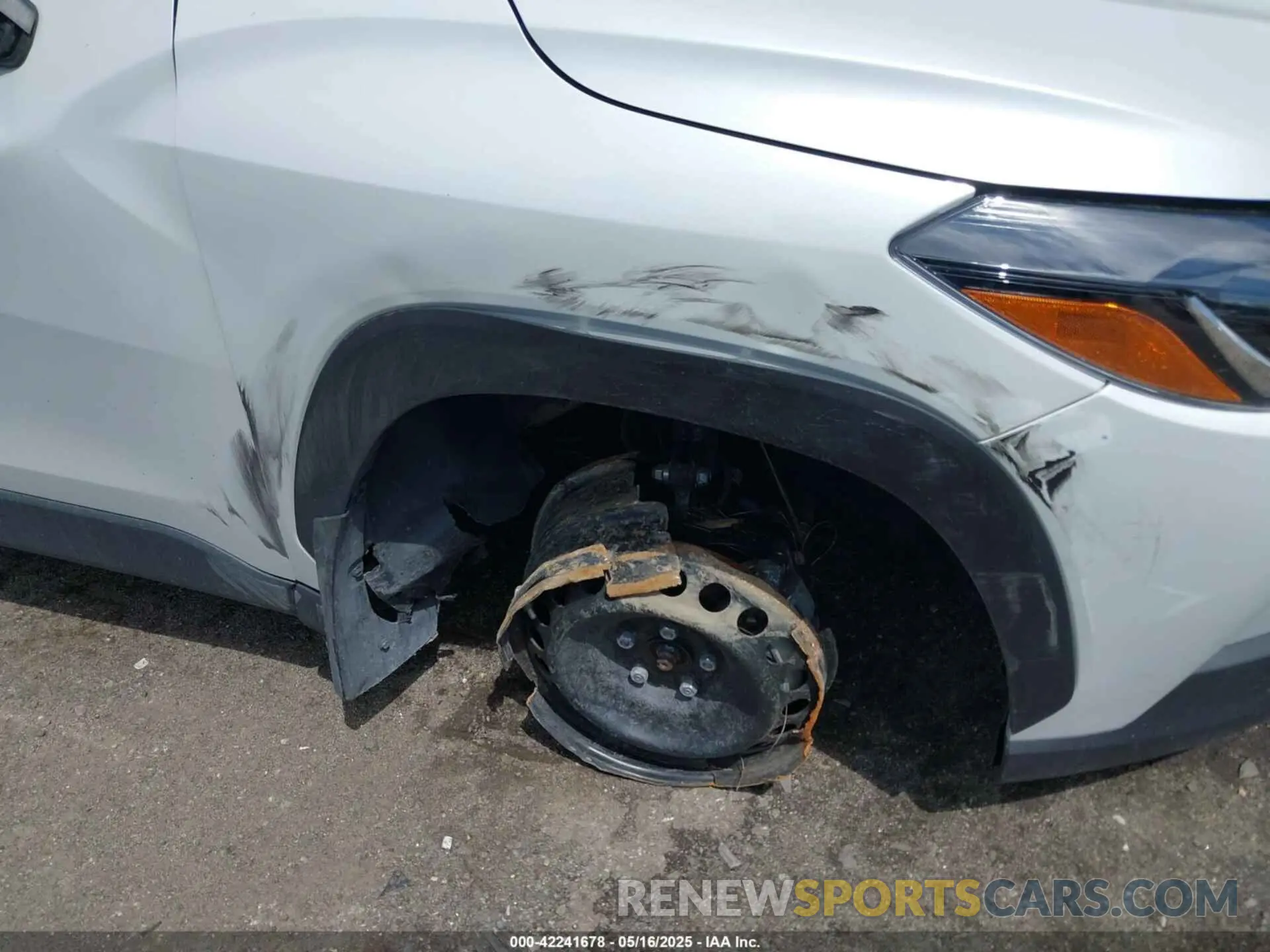 6 fotografías del automóvil dañado 7MUAAABG5RV117722 TOYOTA COROLLA CROSS 2024