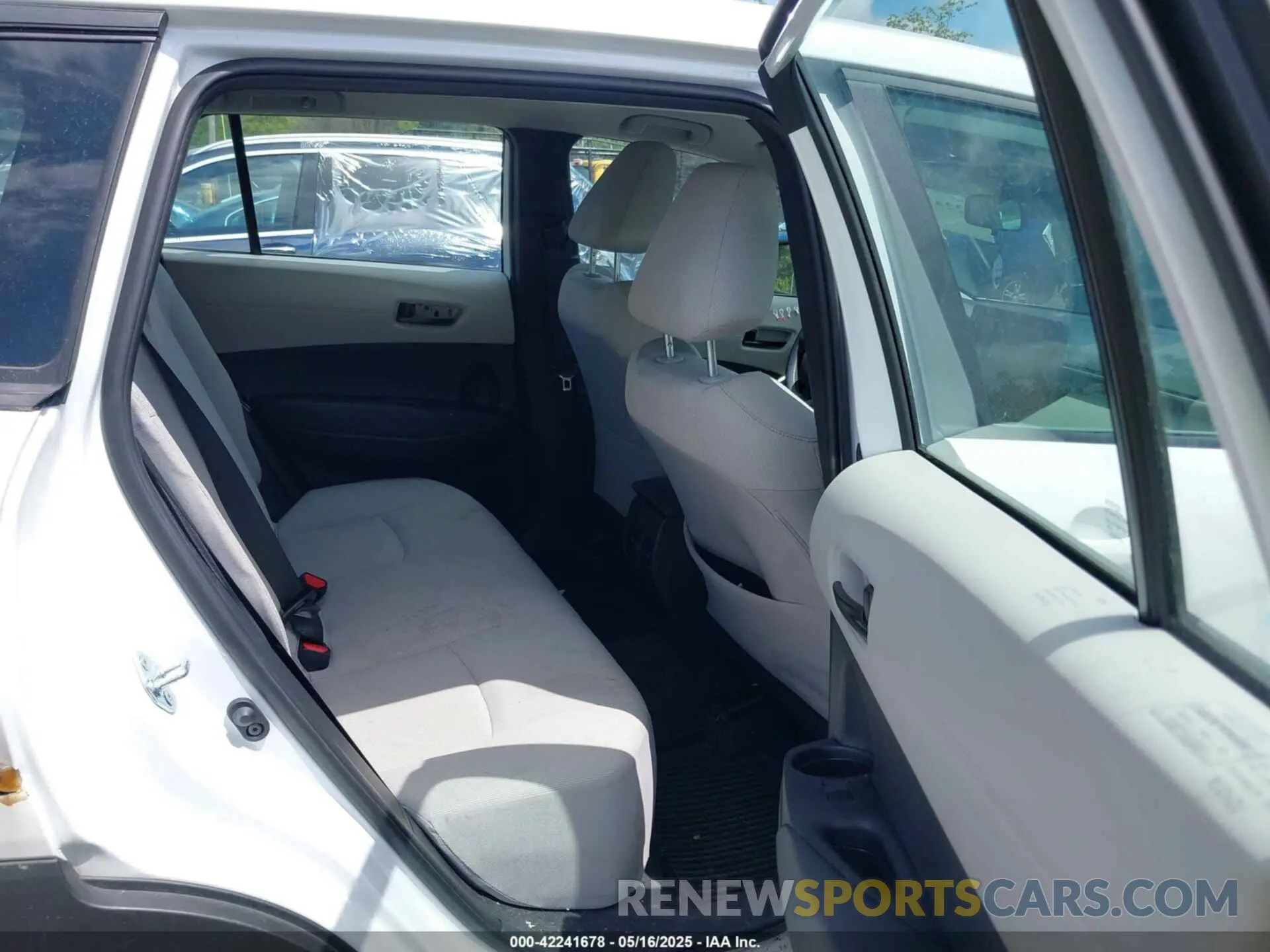 8 fotografías del automóvil dañado 7MUAAABG5RV117722 TOYOTA COROLLA CROSS 2024